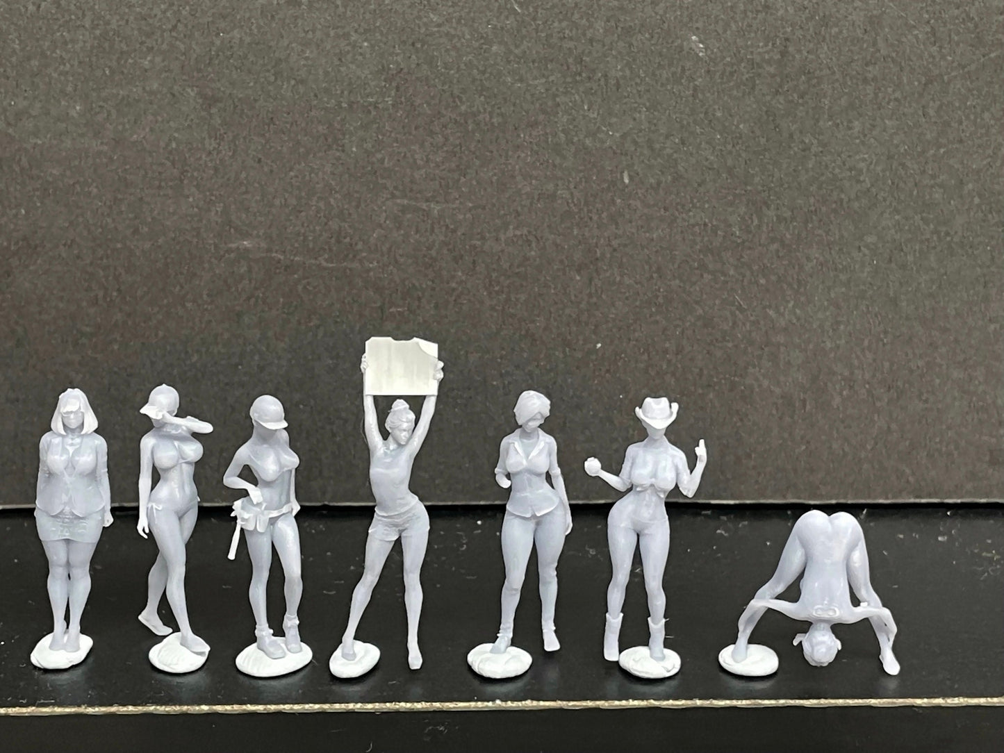 1:64 Miniature Human Figures - Resin / unpainted - great for Dioramas / Hot Wheels - Made in the USA GROUP 199 - Miniature Figures