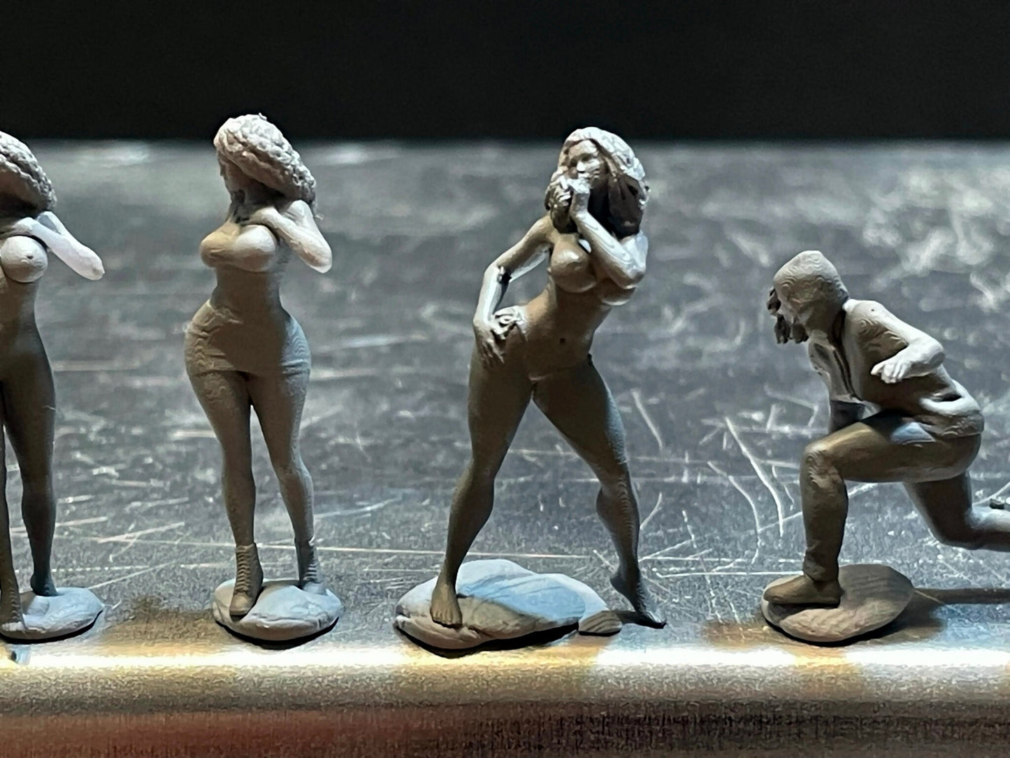 1:64 Miniature Human Figures - Resin / unpainted - great for Dioramas / Hot Wheels - Made in the USA GROUP 205 - Miniature Figures
