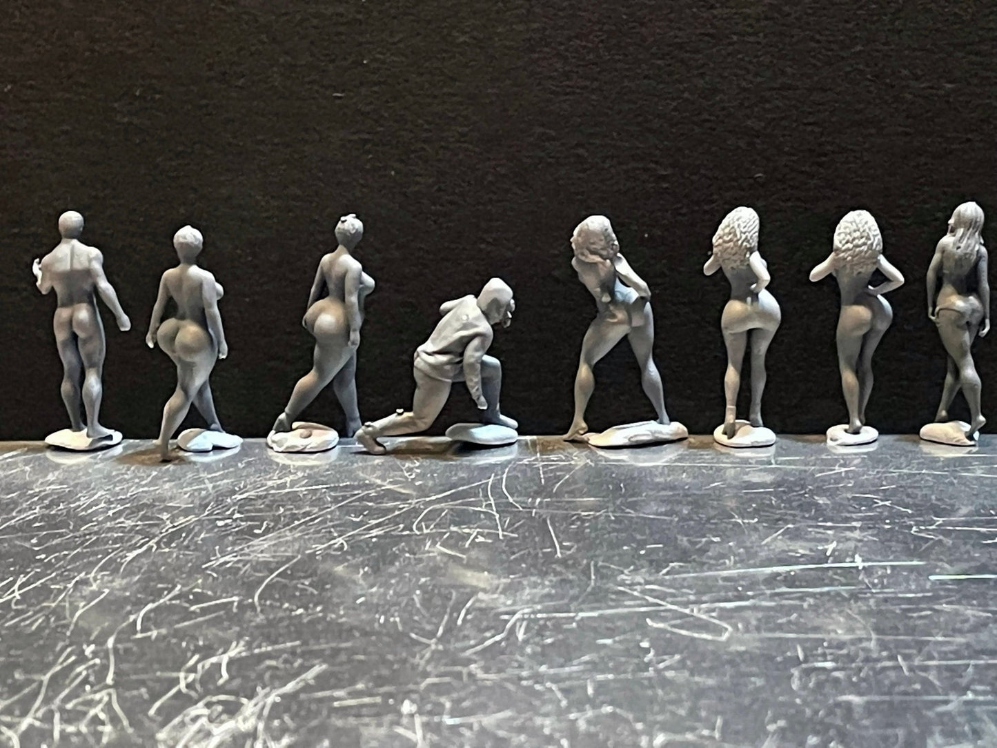 1:64 Miniature Human Figures - Resin / unpainted - great for Dioramas / Hot Wheels - Made in the USA GROUP 205 - Miniature Figures