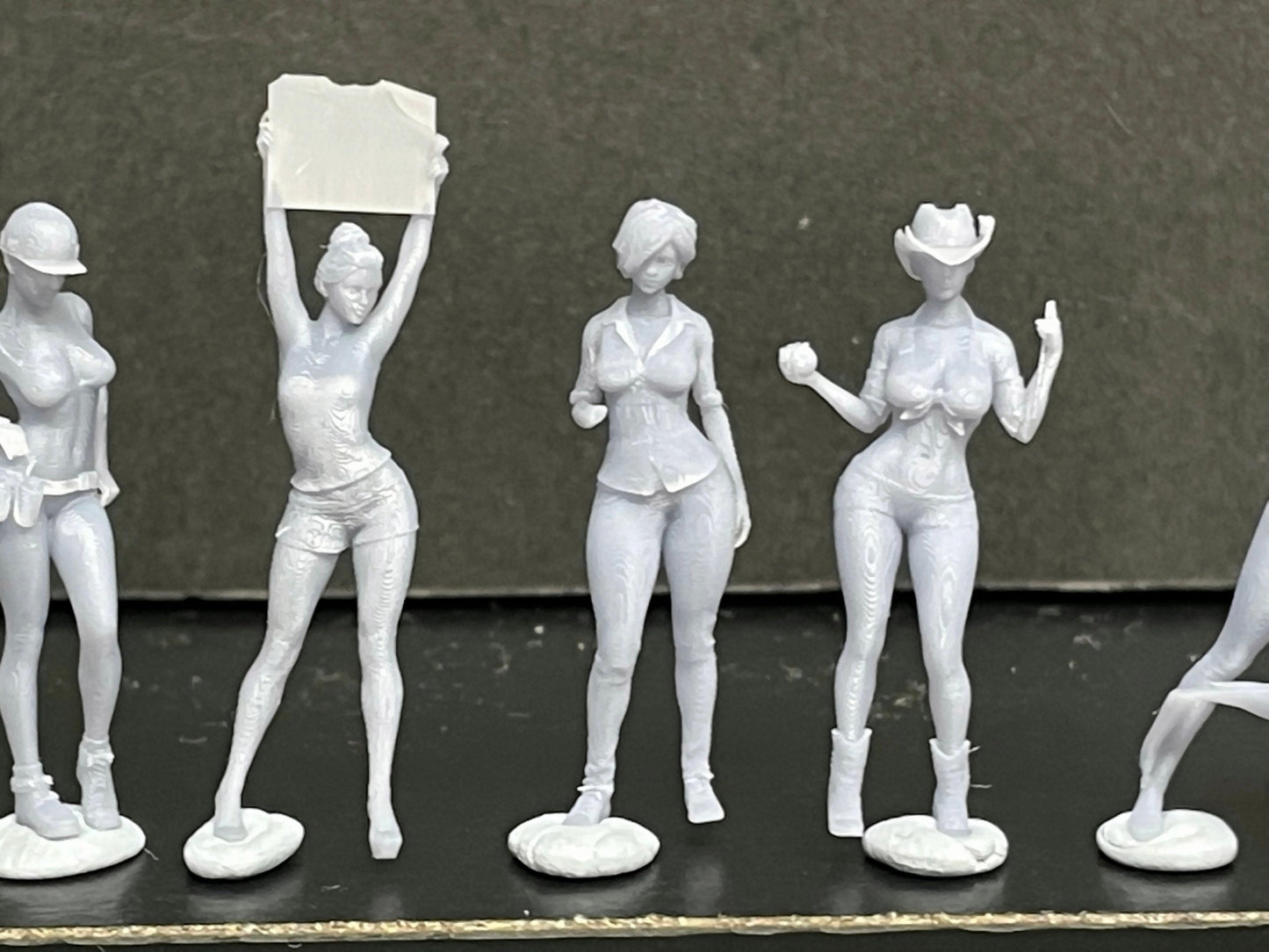 1:64 Miniature Human Figures - Resin / unpainted - great for Dioramas / Hot Wheels - Made in the USA GROUP 199 - Miniature Figures