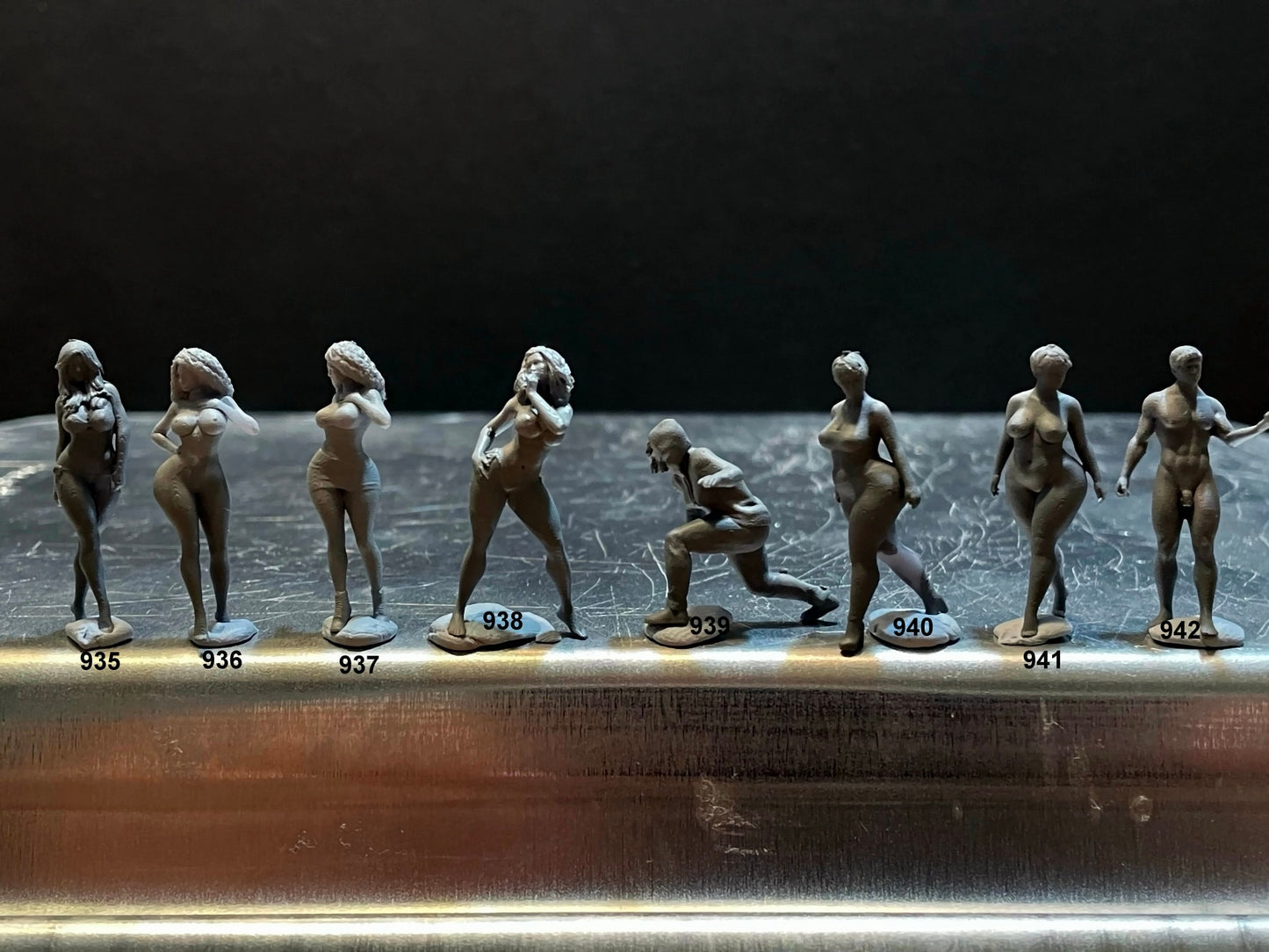 1:64 Miniature Human Figures - Resin / unpainted - great for Dioramas / Hot Wheels - Made in the USA GROUP 205 - Miniature Figures