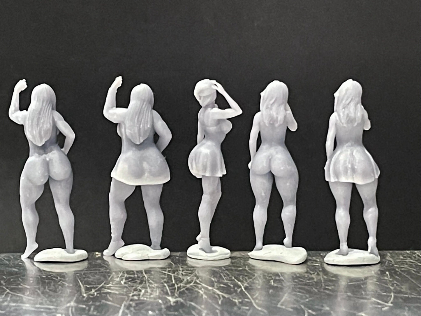 1:64 Miniature Human Figures - Resin / unpainted - great for Dioramas / Hot Wheels - Made in the USA GROUP 232 - Miniature Figures