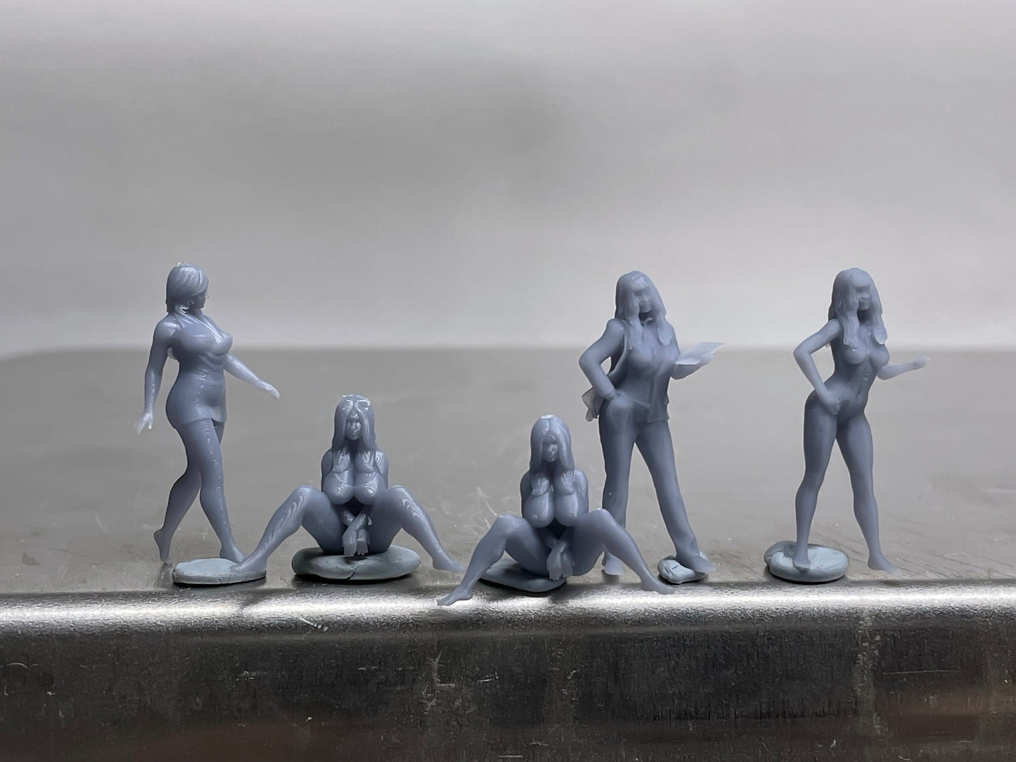 1:64 Miniature Human Figures - Resin / unpainted - great for Dioramas / Hot Wheels - Made in the USA GROUP 252 - Miniature Figures