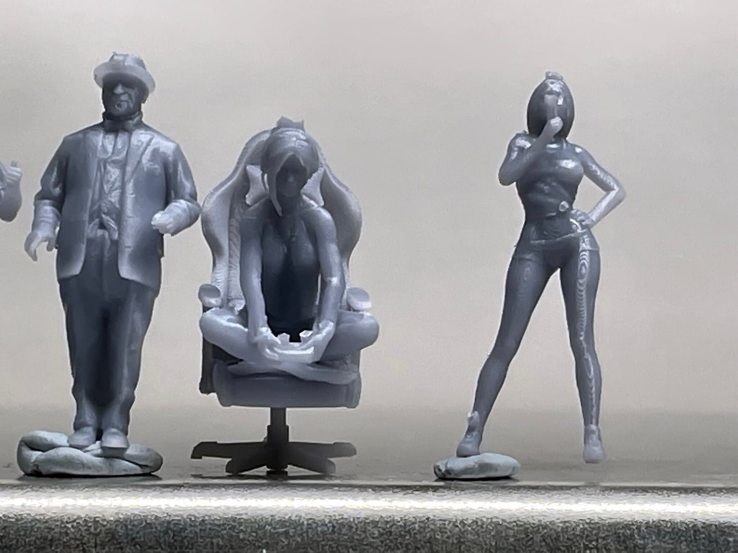 1:64 Miniature Human Figures - Resin / unpainted - great for Dioramas / Hot Wheels - Made in the USA GROUP 255 - Miniature Figures