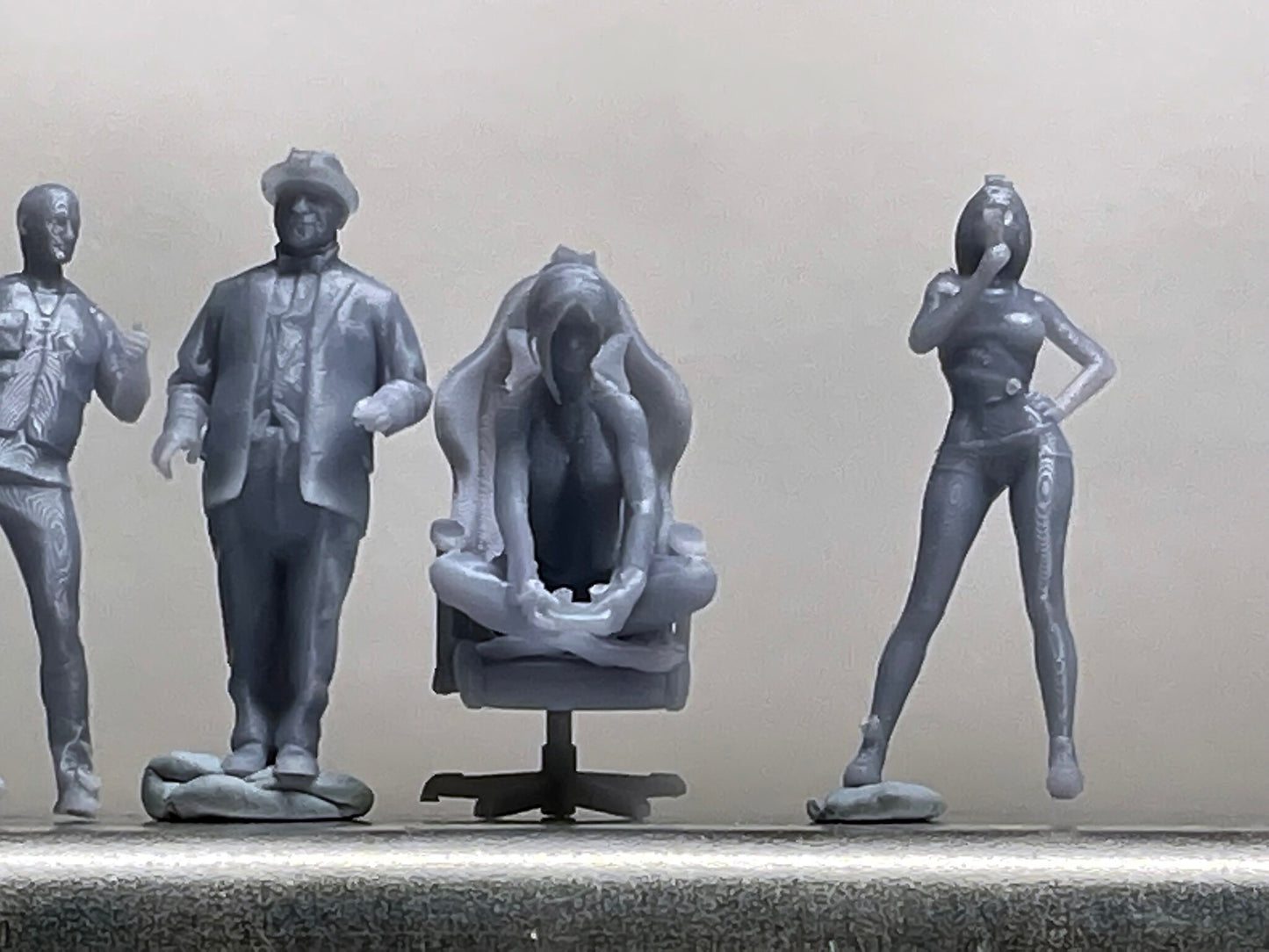 1:64 Miniature Human Figures - Resin / unpainted - great for Dioramas / Hot Wheels - Made in the USA GROUP 255 - Miniature Figures