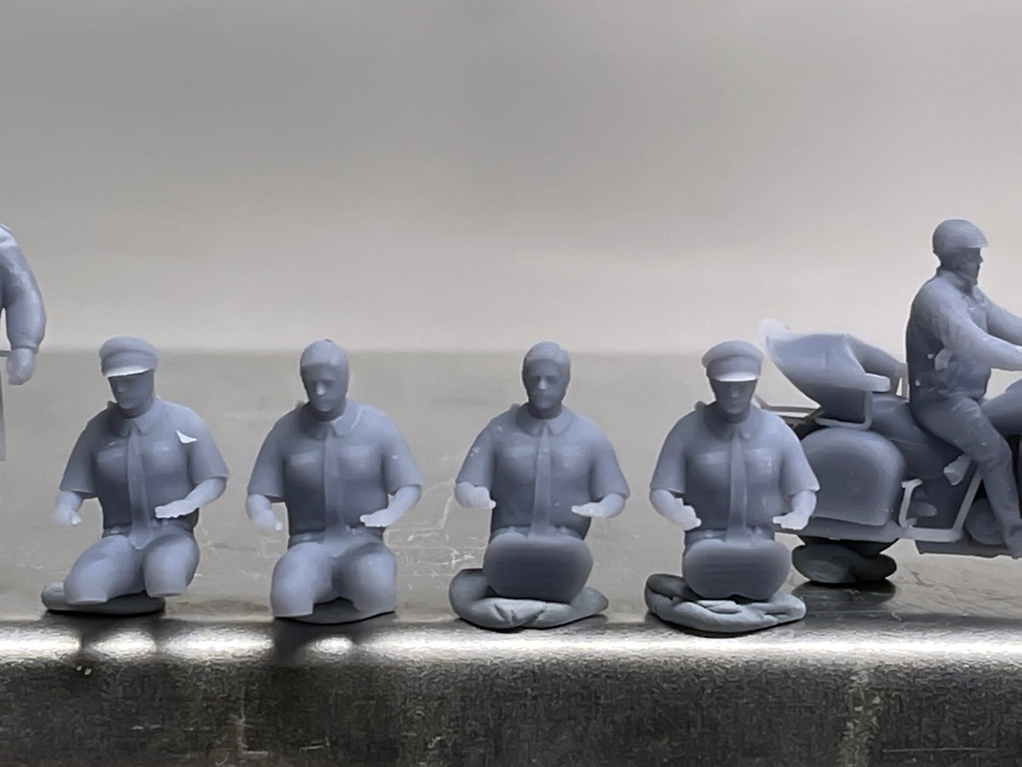 1:64 Miniature Human Figures - Resin / unpainted - great for Dioramas / Hot Wheels - Made in the USA GROUP 256 - Miniature Figures