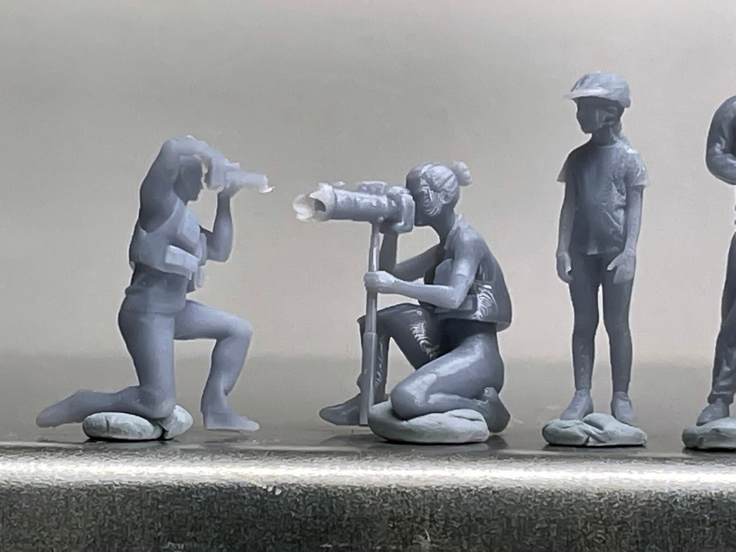 1:64 Miniature Human Figures - Resin / unpainted - great for Dioramas / Hot Wheels - Made in the USA GROUP 255 - Miniature Figures