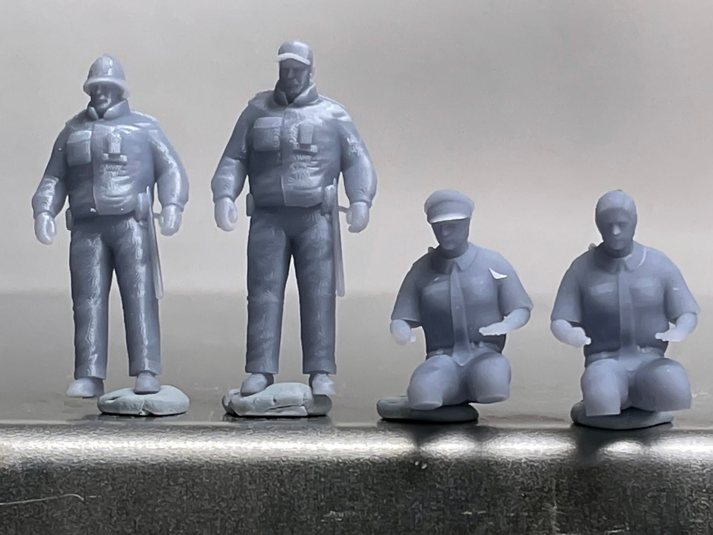 1:64 Miniature Human Figures - Resin / unpainted - great for Dioramas / Hot Wheels - Made in the USA GROUP 256 - Miniature Figures