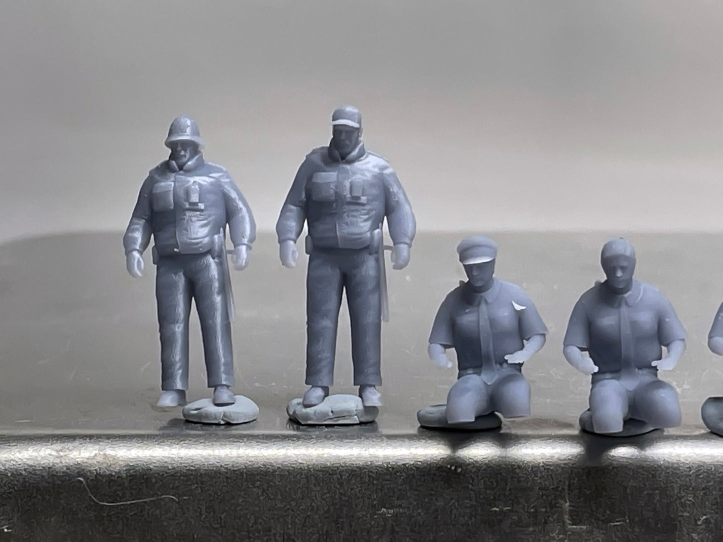 1:64 Miniature Human Figures - Resin / unpainted - great for Dioramas / Hot Wheels - Made in the USA GROUP 256 - Miniature Figures