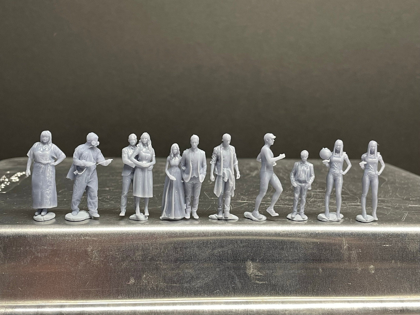 1:64 Miniature Human Figures - Resin / unpainted - great for Dioramas / Hot Wheels - Made in the USA GROUP 269 - Miniature Figures