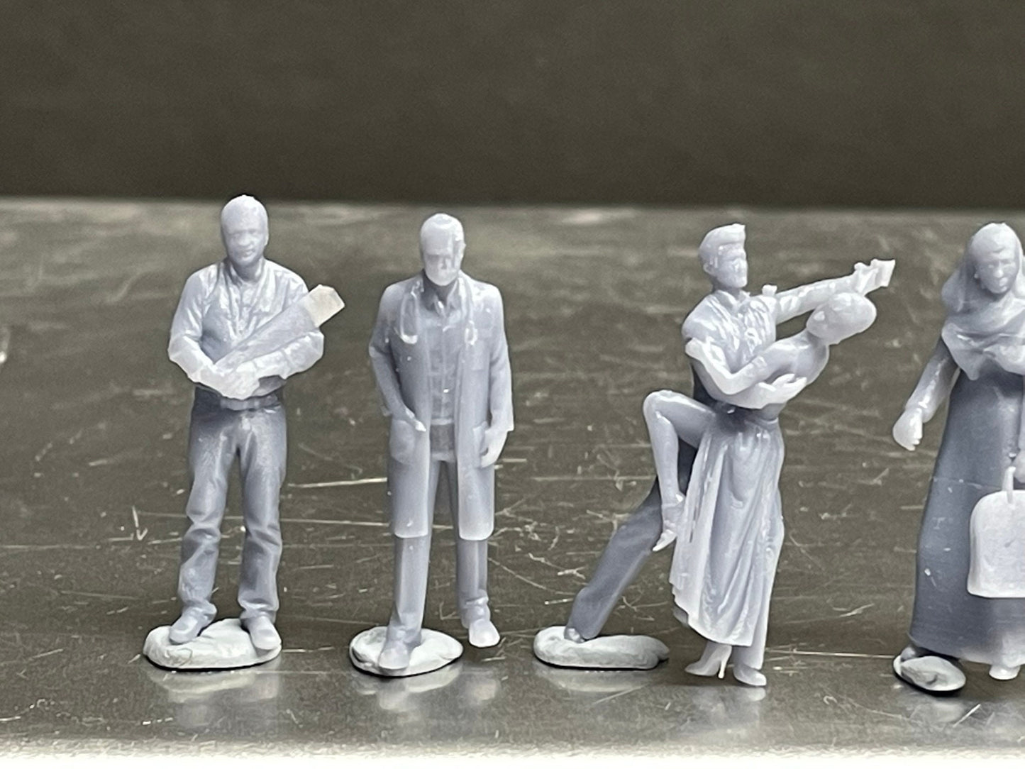 1:64 Miniature Human Figures - Resin / unpainted - great for Dioramas / Hot Wheels - Made in the USA GROUP 263 - Miniature Figures