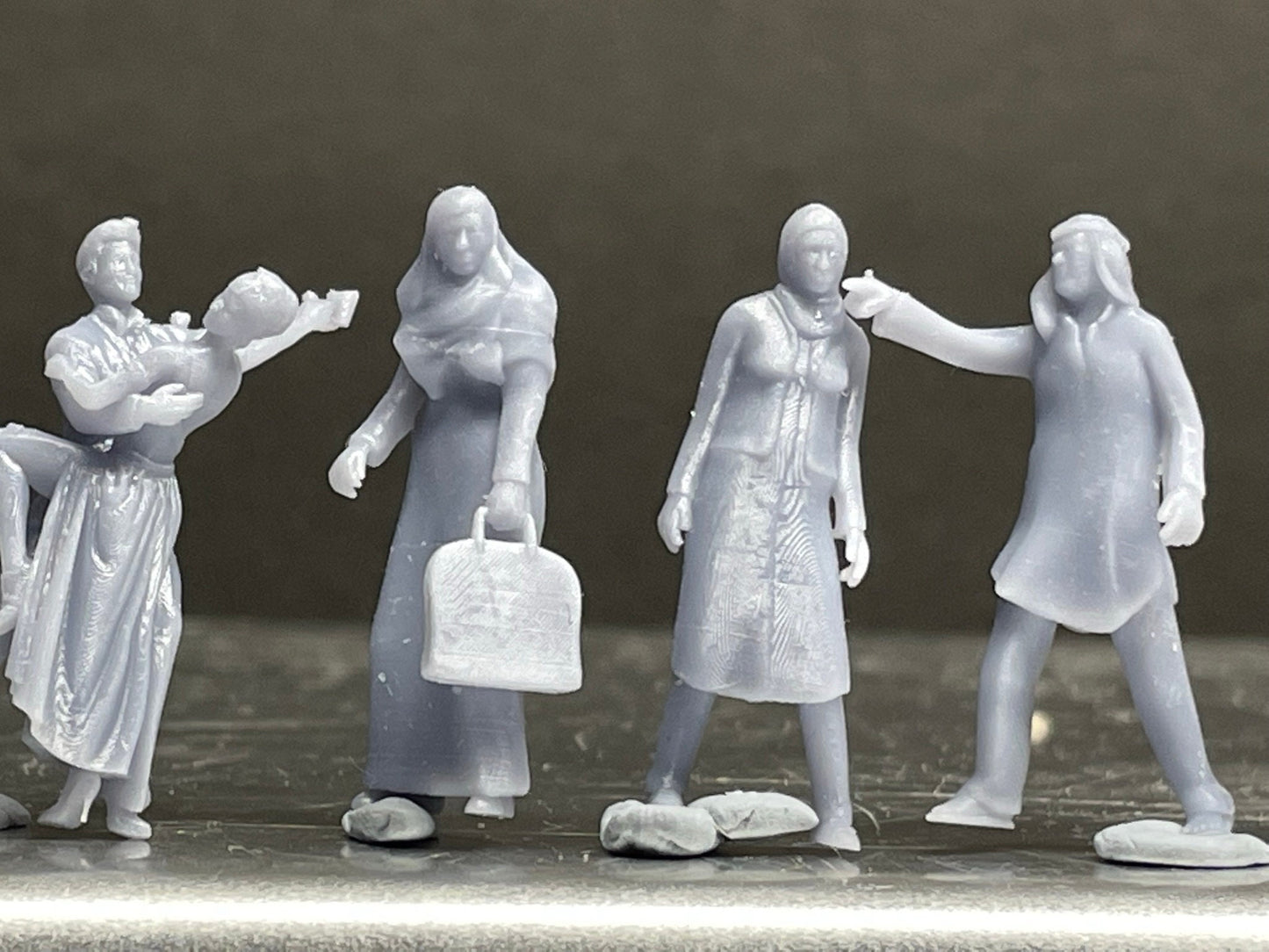 1:64 Miniature Human Figures - Resin / unpainted - great for Dioramas / Hot Wheels - Made in the USA GROUP 263 - Miniature Figures