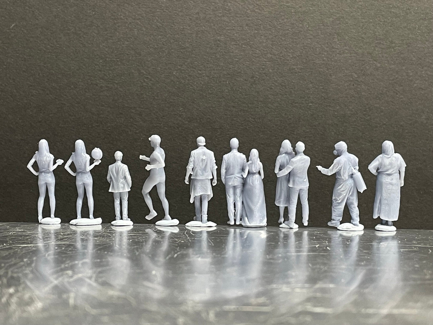 1:64 Miniature Human Figures - Resin / unpainted - great for Dioramas / Hot Wheels - Made in the USA GROUP 269 - Miniature Figures
