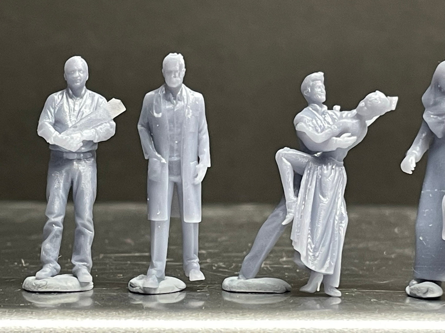 1:64 Miniature Human Figures - Resin / unpainted - great for Dioramas / Hot Wheels - Made in the USA GROUP 263 - Miniature Figures
