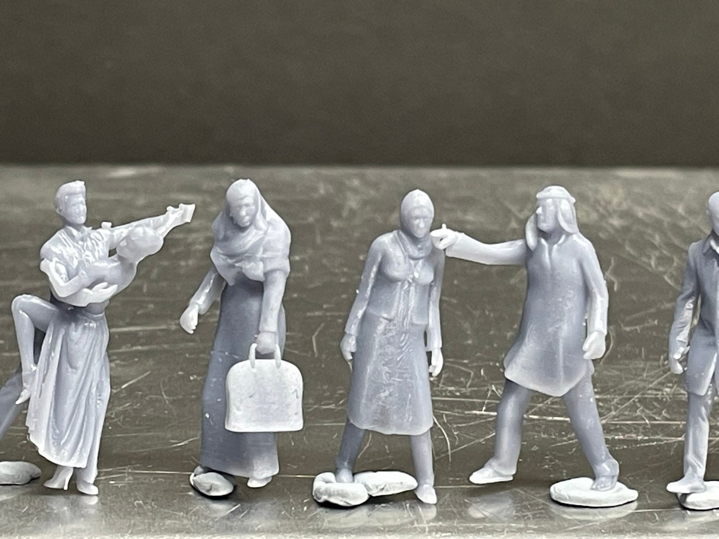 1:64 Miniature Human Figures - Resin / unpainted - great for Dioramas / Hot Wheels - Made in the USA GROUP 263 - Miniature Figures