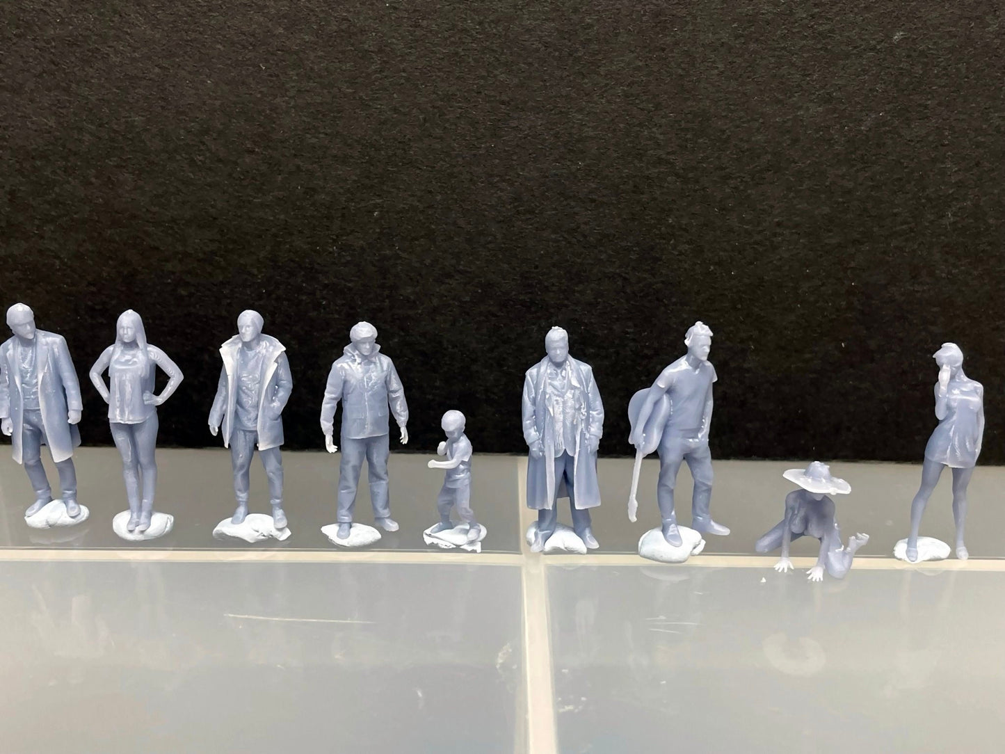 1:64 Miniature Human Figures - Resin / unpainted - great for Dioramas / Hot Wheels - Made in the USA GROUP 292 - Miniature Figures