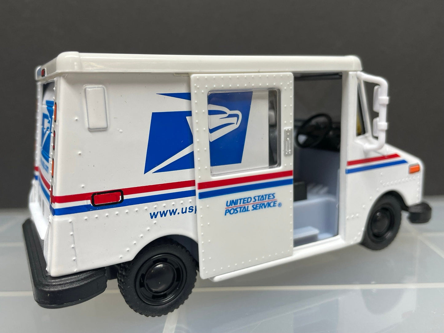 1:36 Under 5" USPS LLV Mail Delivery Truck - Great For Dioramas & Diecast Photography - Very Detailed