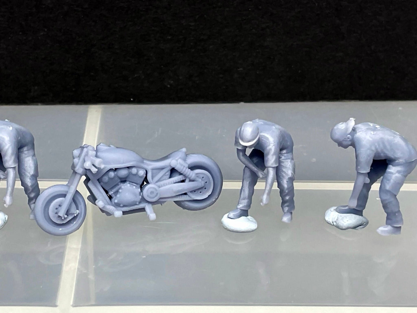 1:64 Miniature Human Figures - Resin / unpainted - great for Dioramas / Hot Wheels - Made in the USA GROUP 307 - Miniature Fast & Furious