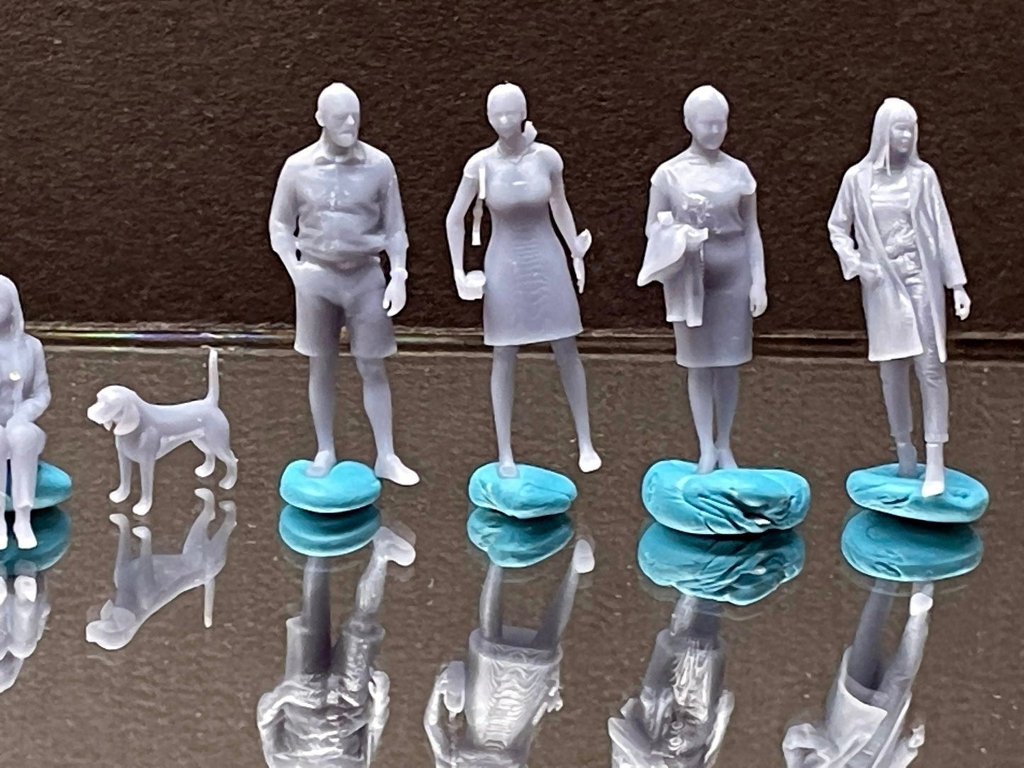 1:64 Miniature Human Figures - Resin / unpainted - great for Dioramas / Hot Wheels - Made in the USA LOT 501 - Miniature 1.10"