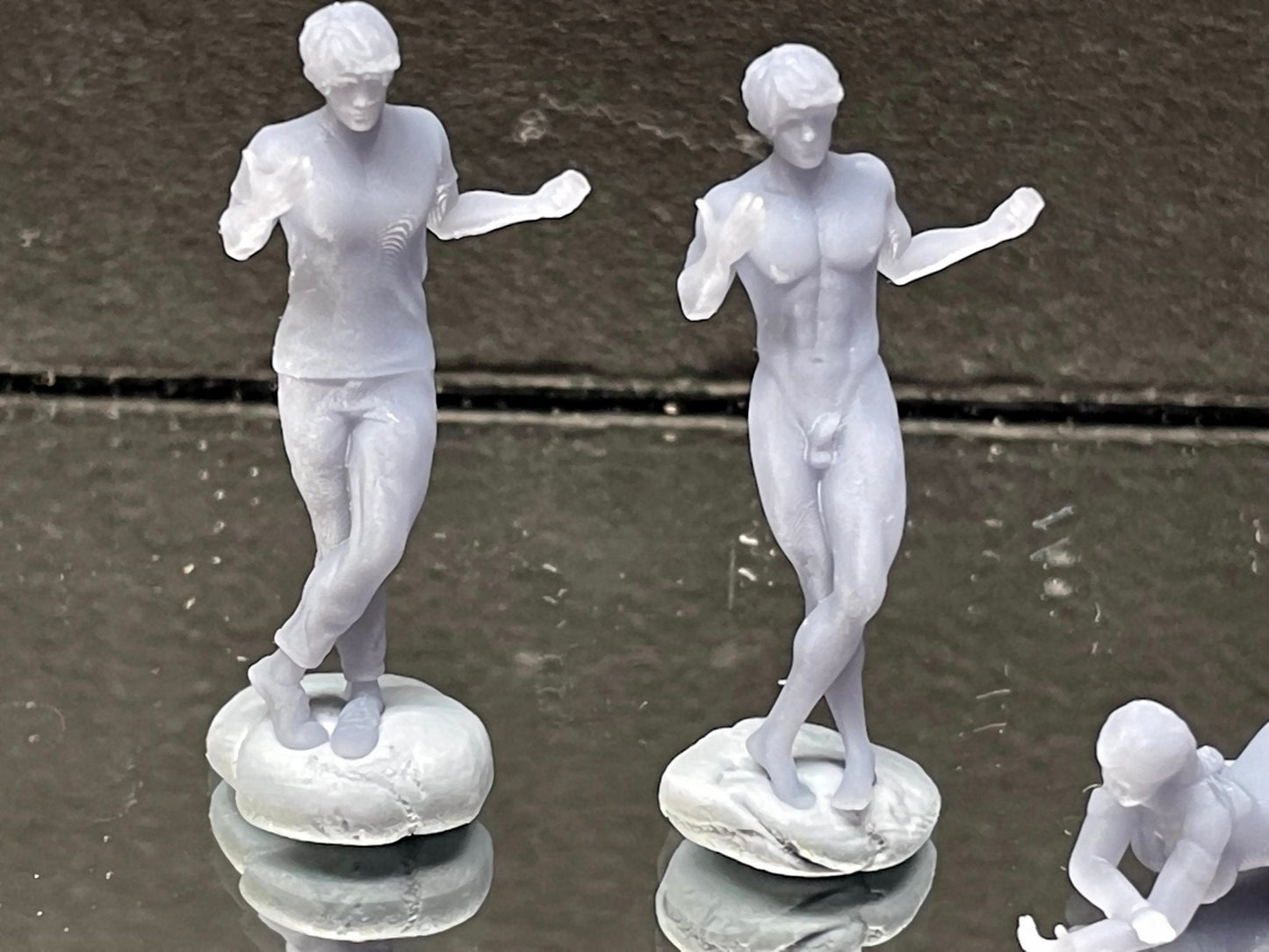 1:64 Miniature Human Figures - Resin / unpainted - great for Dioramas / Hot Wheels - Made in the USA LOT 502 - Miniature 1.10"