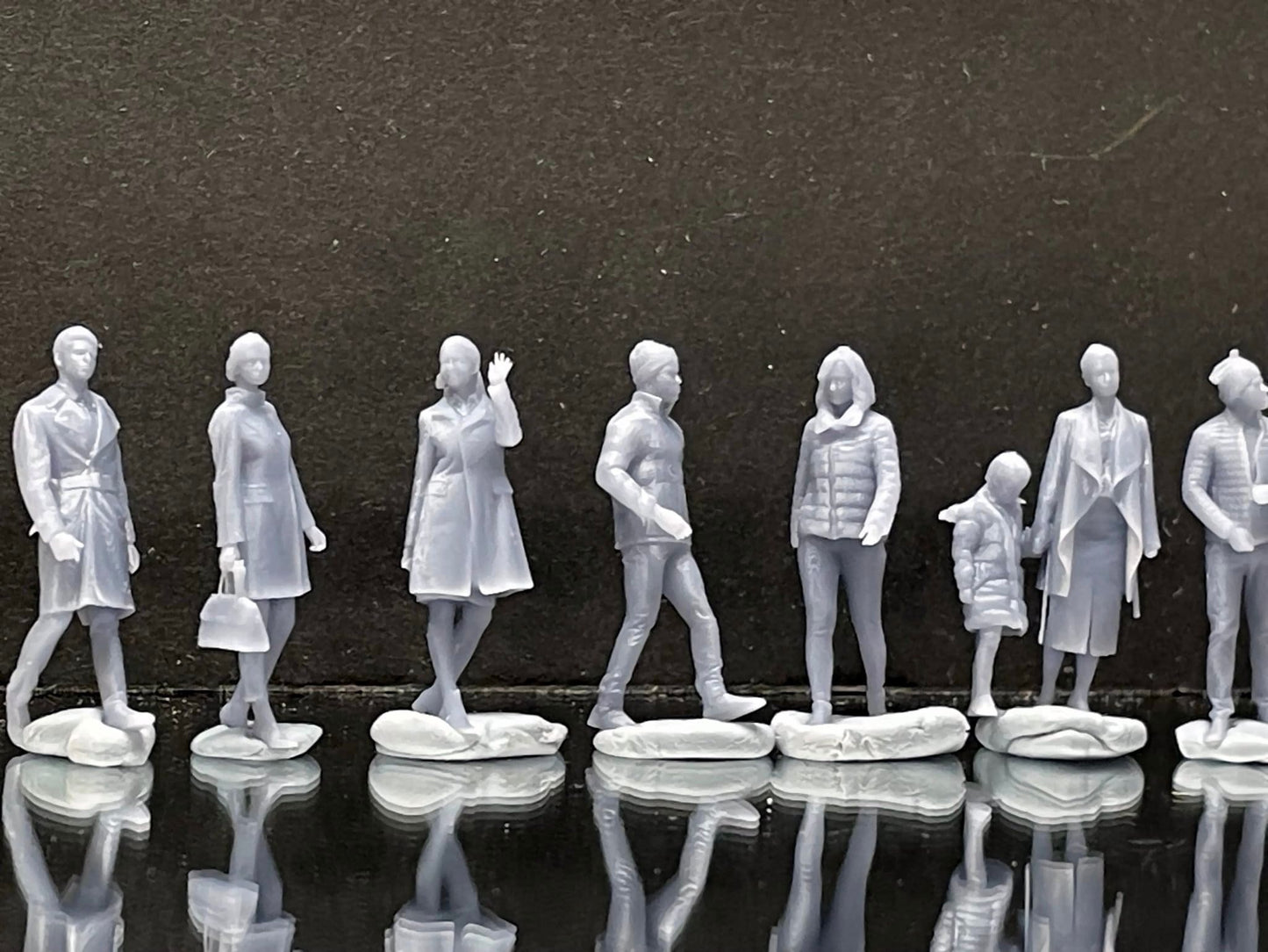 1:64 Miniature Human Figures - Resin / unpainted - great for Dioramas / Hot Wheels - Made in the USA LOT 401 - Miniature 1.10"