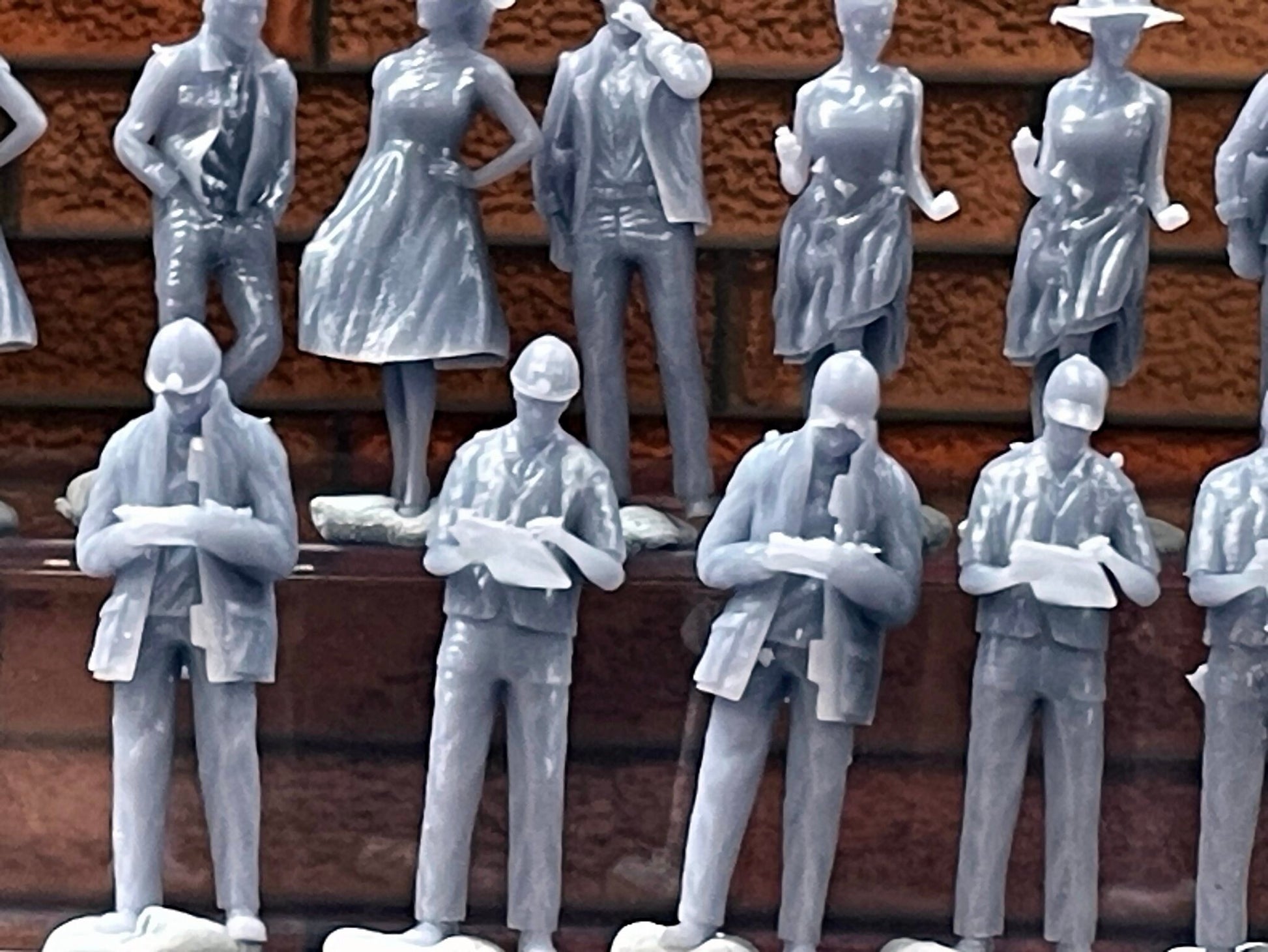 1:64 Miniature Human Figures - Resin / unpainted - great for Dioramas / Hot Wheels - Made in the USA LOT 533 - Miniature 1.10"