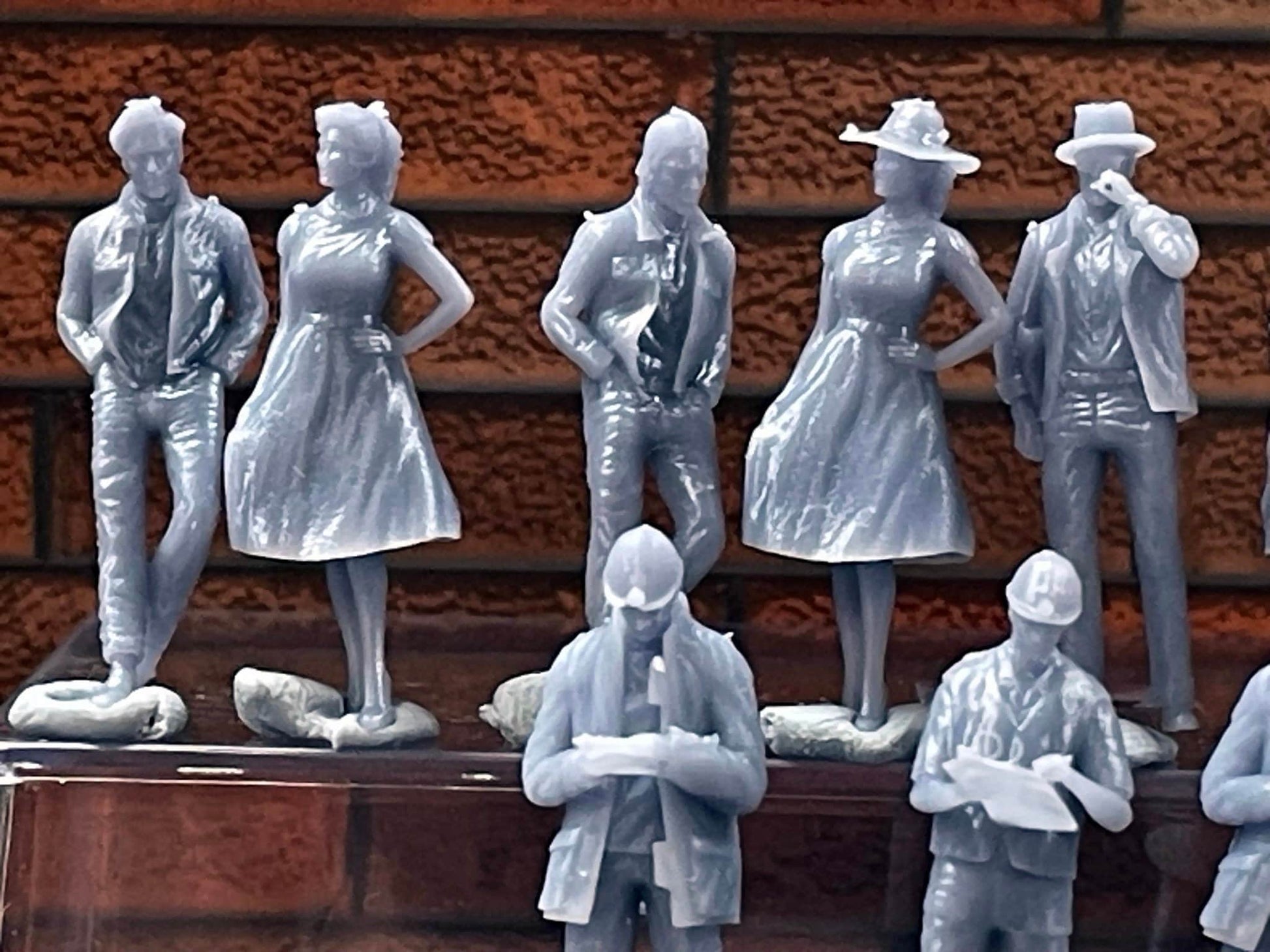 1:64 Miniature Human Figures - Resin / unpainted - great for Dioramas / Hot Wheels - Made in the USA LOT 533 - Miniature 1.10"