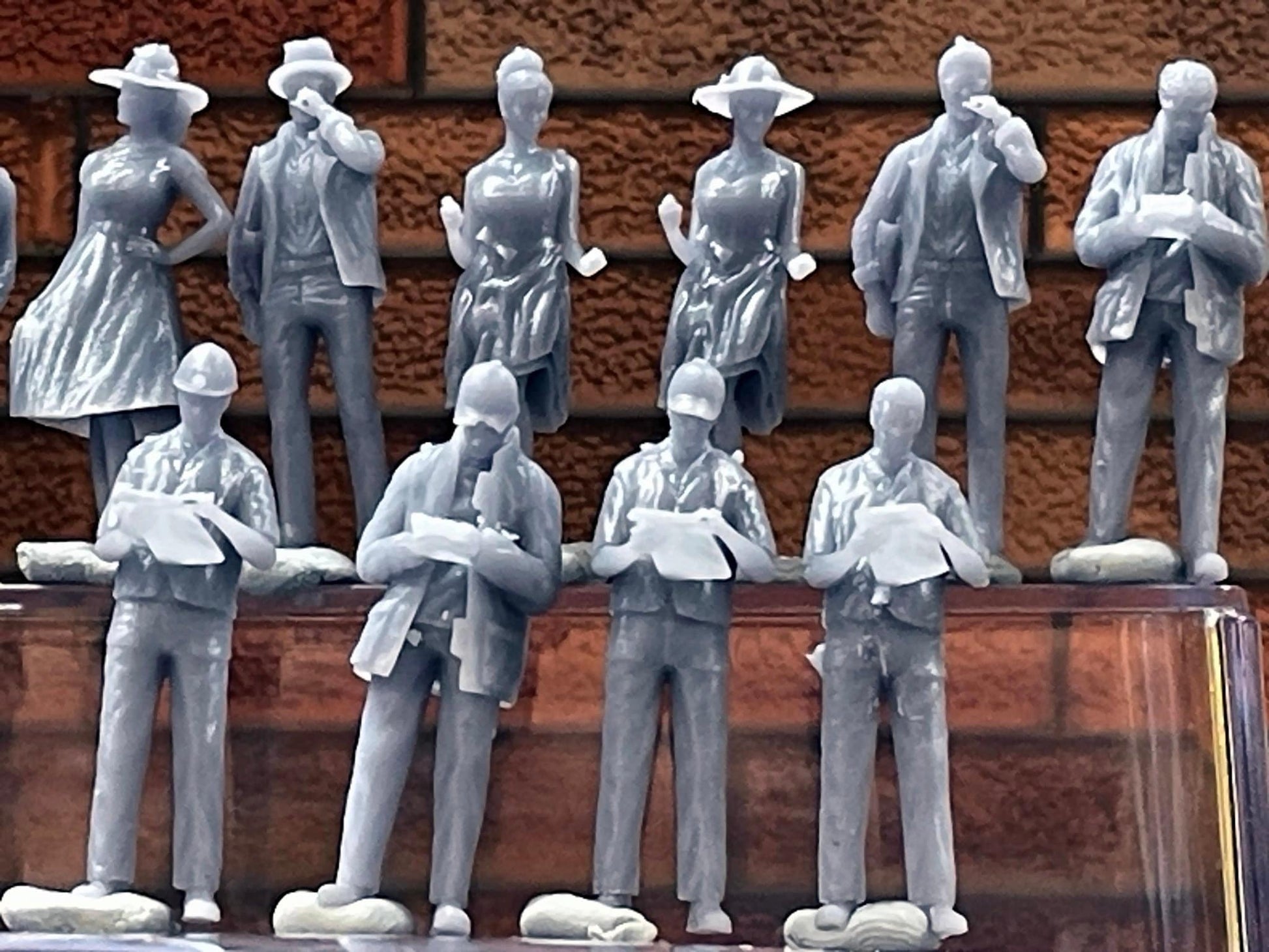 1:64 Miniature Human Figures - Resin / unpainted - great for Dioramas / Hot Wheels - Made in the USA LOT 533 - Miniature 1.10"