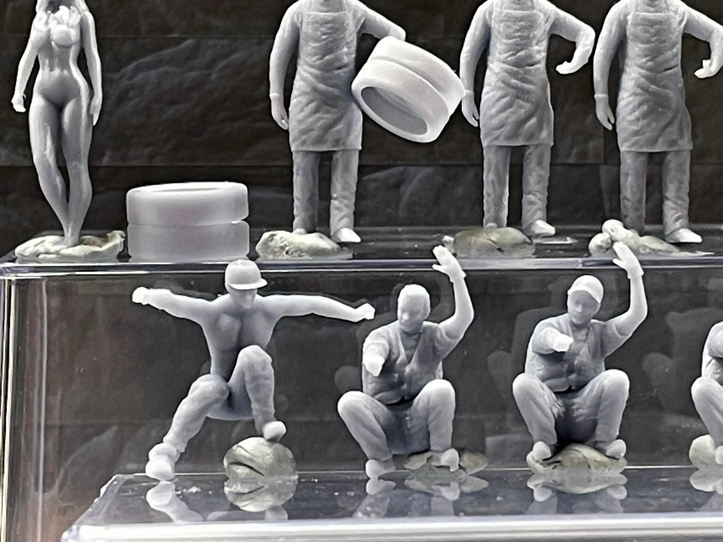 1:64 Miniature Human Figures - Resin / unpainted - great for Dioramas / Hot Wheels - Made in the USA LOT 536 - Miniature 1.10"