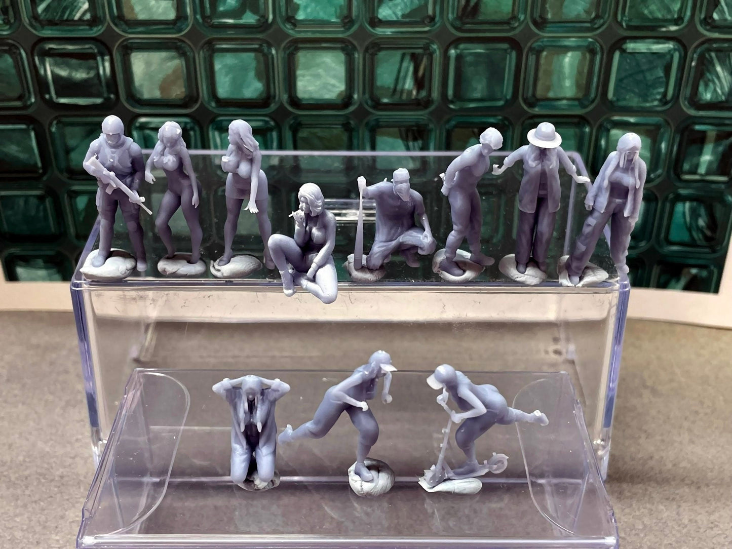 1:64 Miniature Human Figures - Resin / unpainted - great for Dioramas / Hot Wheels - Made in the USA LOT 539 - Miniature 1.10"