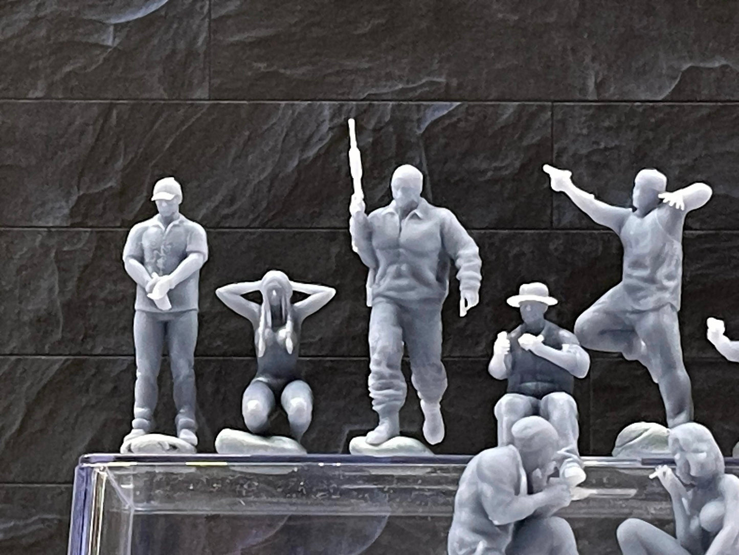 1:64 Miniature Human Figures - Resin / unpainted - great for Dioramas / Hot Wheels - Made in the USA LOT 538 - Miniature 1.10"