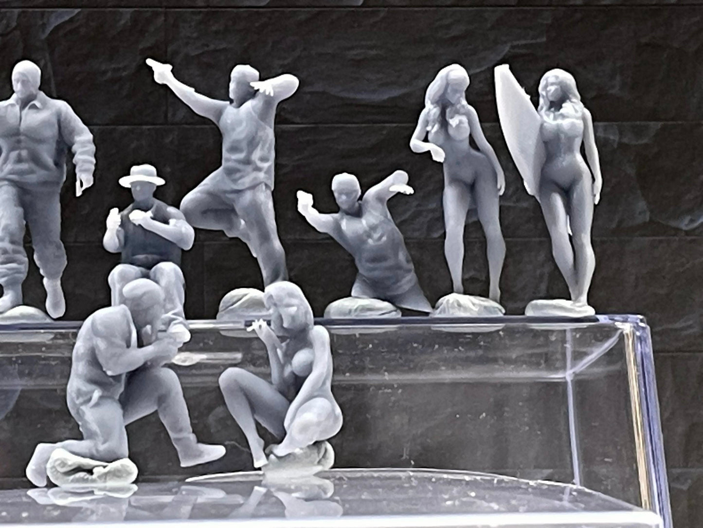 1:64 Miniature Human Figures - Resin / unpainted - great for Dioramas / Hot Wheels - Made in the USA LOT 538 - Miniature 1.10"