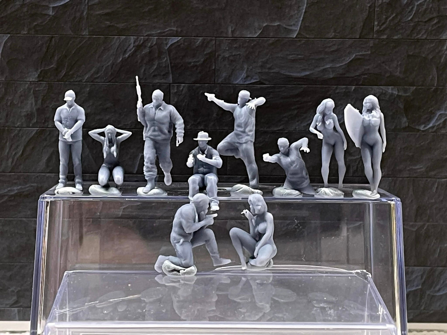 1:64 Miniature Human Figures - Resin / unpainted - great for Dioramas / Hot Wheels - Made in the USA LOT 538 - Miniature 1.10"