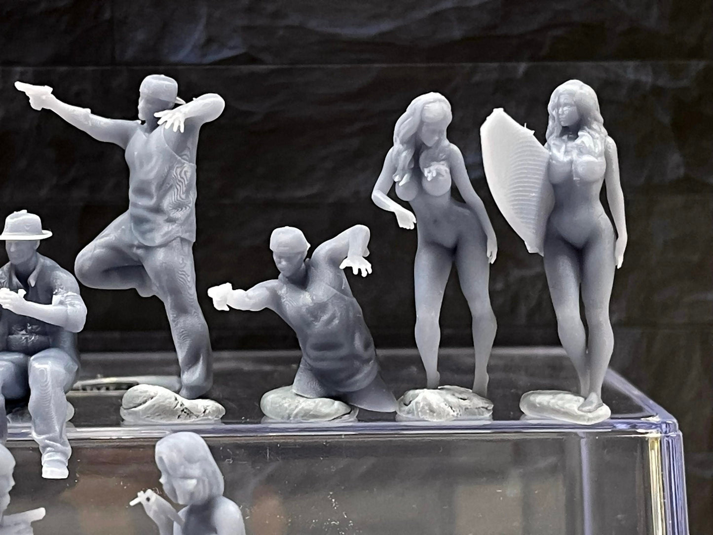 1:64 Miniature Human Figures - Resin / unpainted - great for Dioramas / Hot Wheels - Made in the USA LOT 538 - Miniature 1.10"