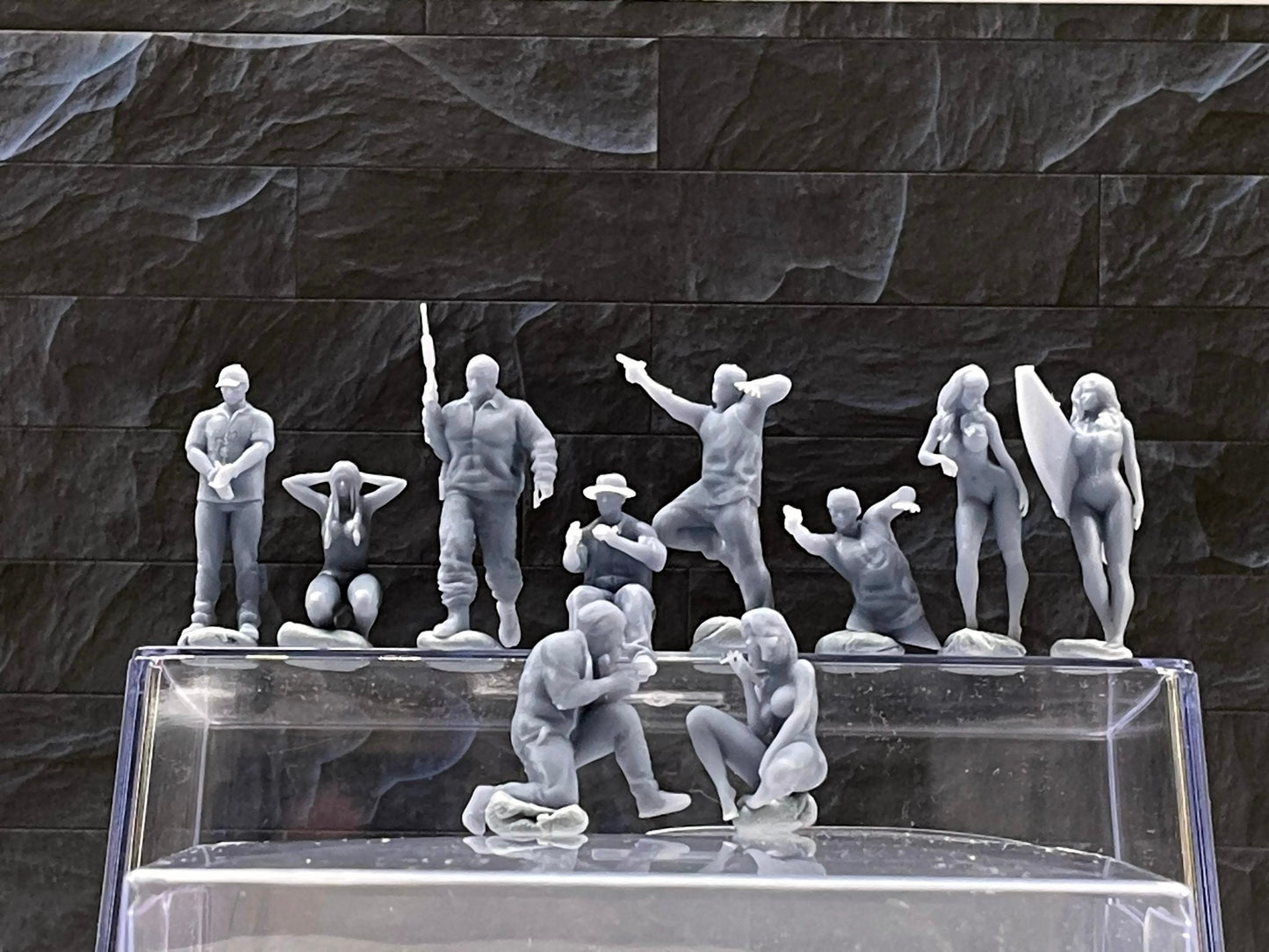 1:64 Miniature Human Figures - Resin / unpainted - great for Dioramas / Hot Wheels - Made in the USA LOT 538 - Miniature 1.10"