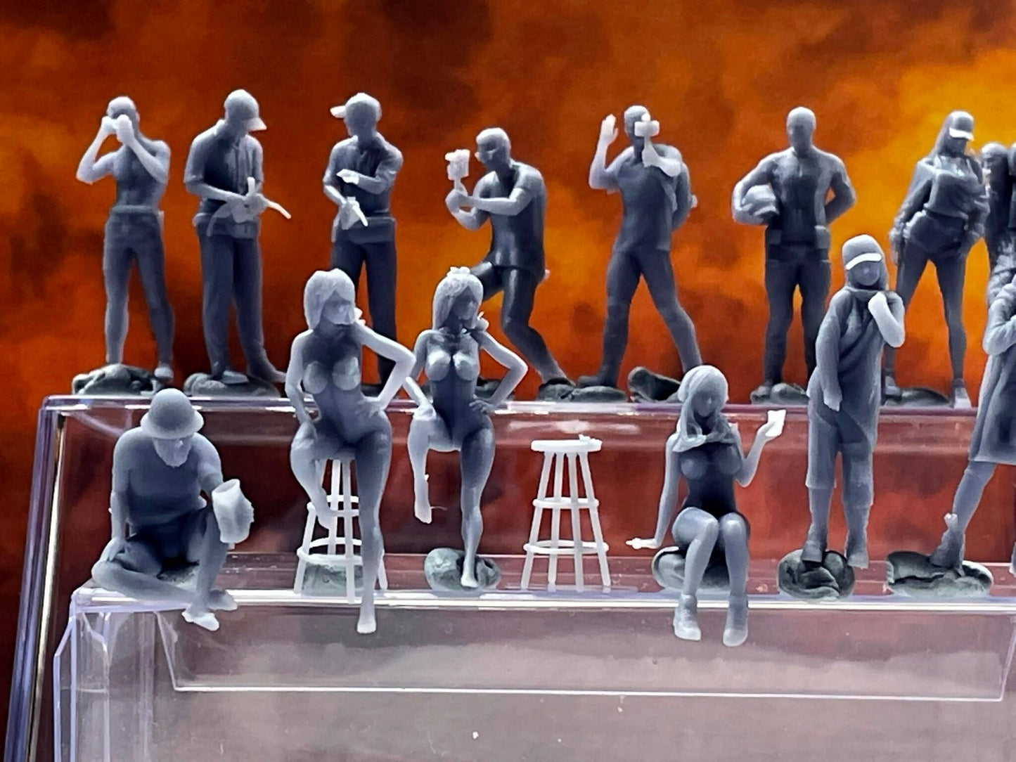 1:64 Miniature Human Figures - Resin / unpainted - great for Dioramas / Hot Wheels - Made in the USA LOT 554 - Miniature 1.10"