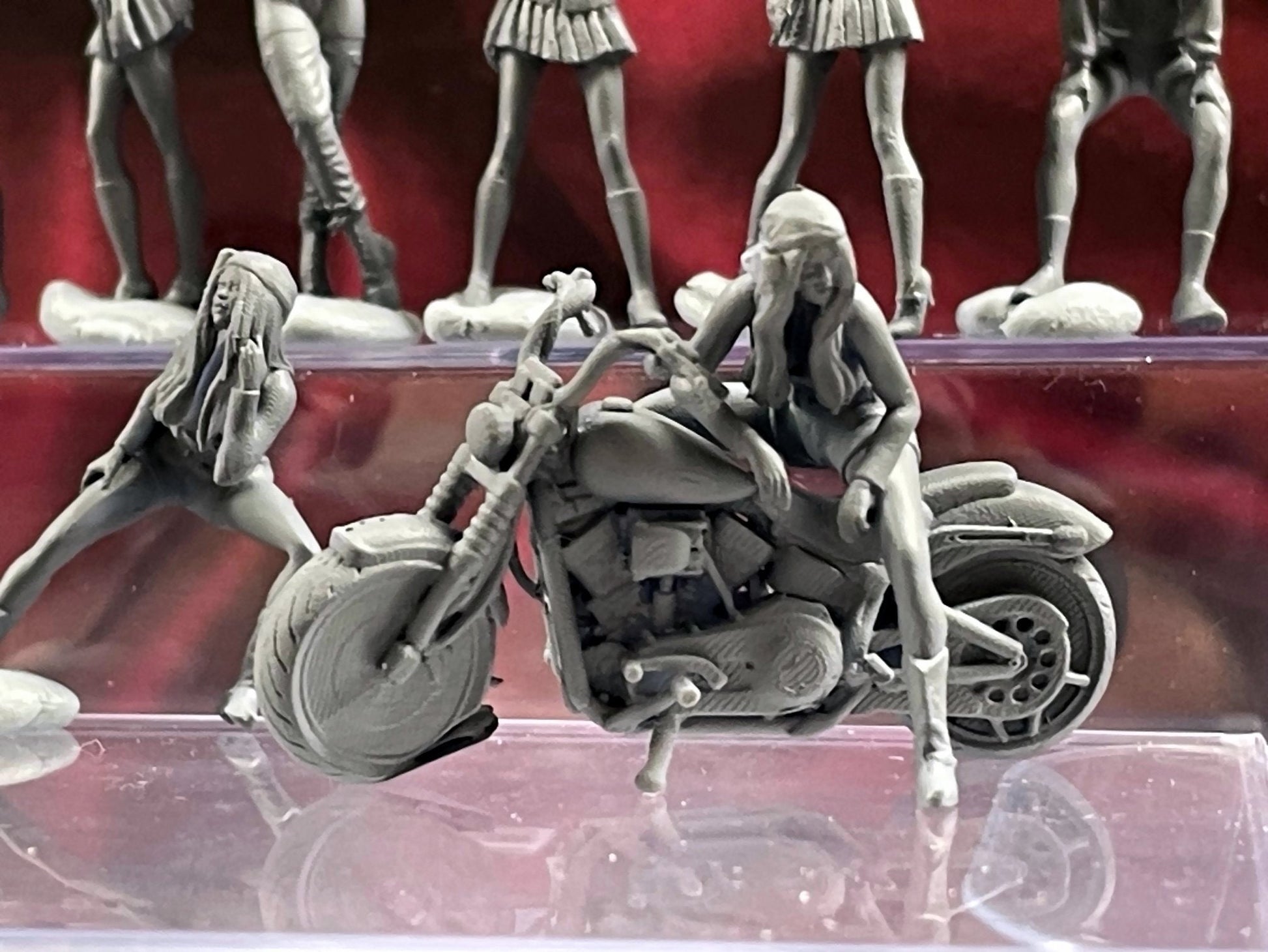 1:64 Miniature Human Figures - Resin / unpainted - great for Dioramas Hot Wheels - Made in the USA LOT 572 - Miniature 1.10
