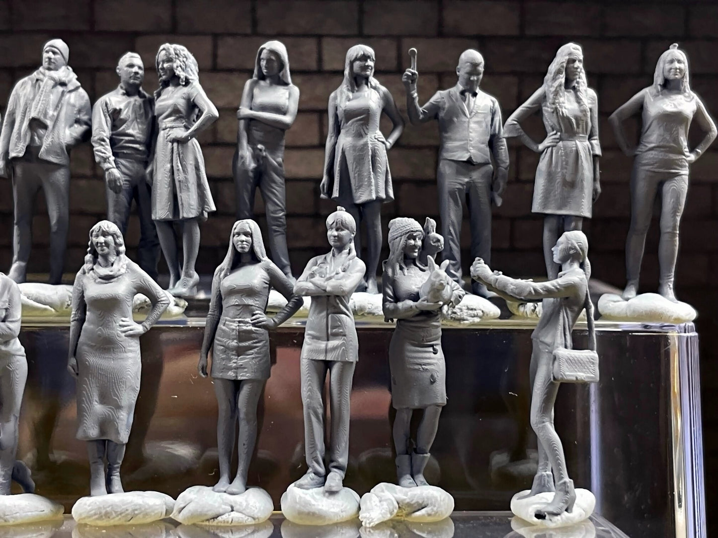 1:64 Miniature Human Figures - Resin / unpainted - great for Dioramas Hot Wheels - Made in the USA LOT 472 - Miniature 1.10