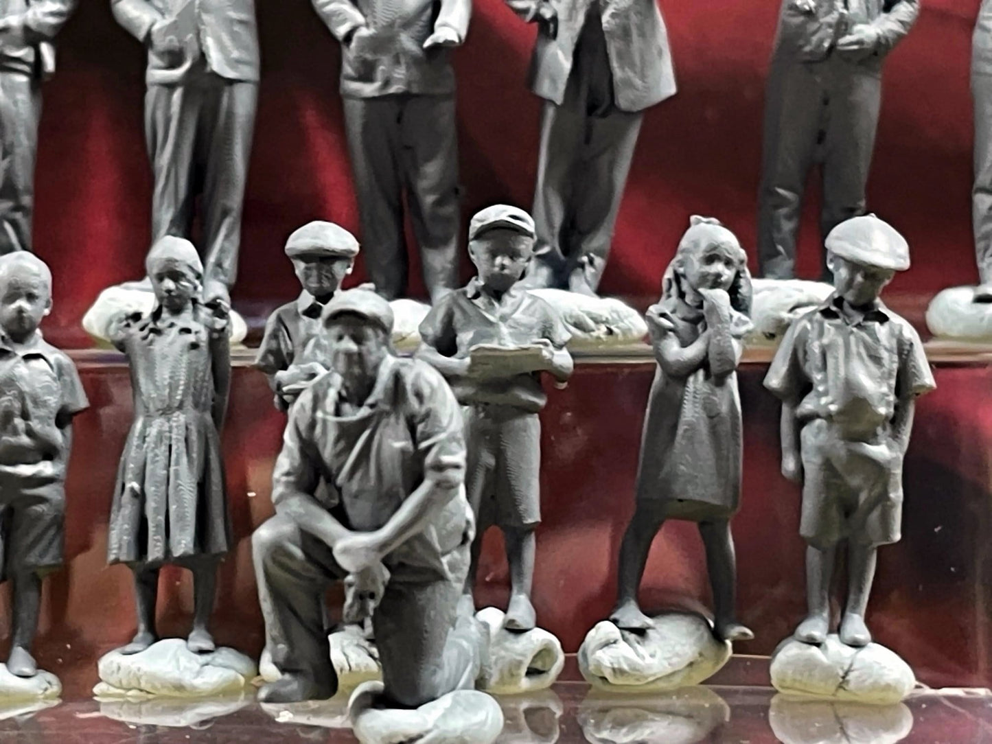 1:64 Miniature Human Figures - Resin / unpainted - great for Dioramas Hot Wheels - Made in the USA LOT 467 - Miniature 1.10