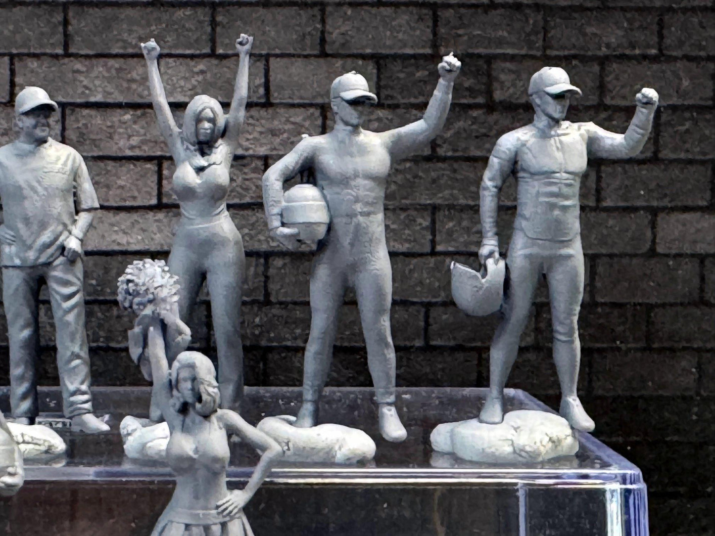 1:64 Miniature Human Figures - Resin / unpainted - great for Dioramas Hot Wheels - Made in the USA LOT 331 - Miniature 1.10