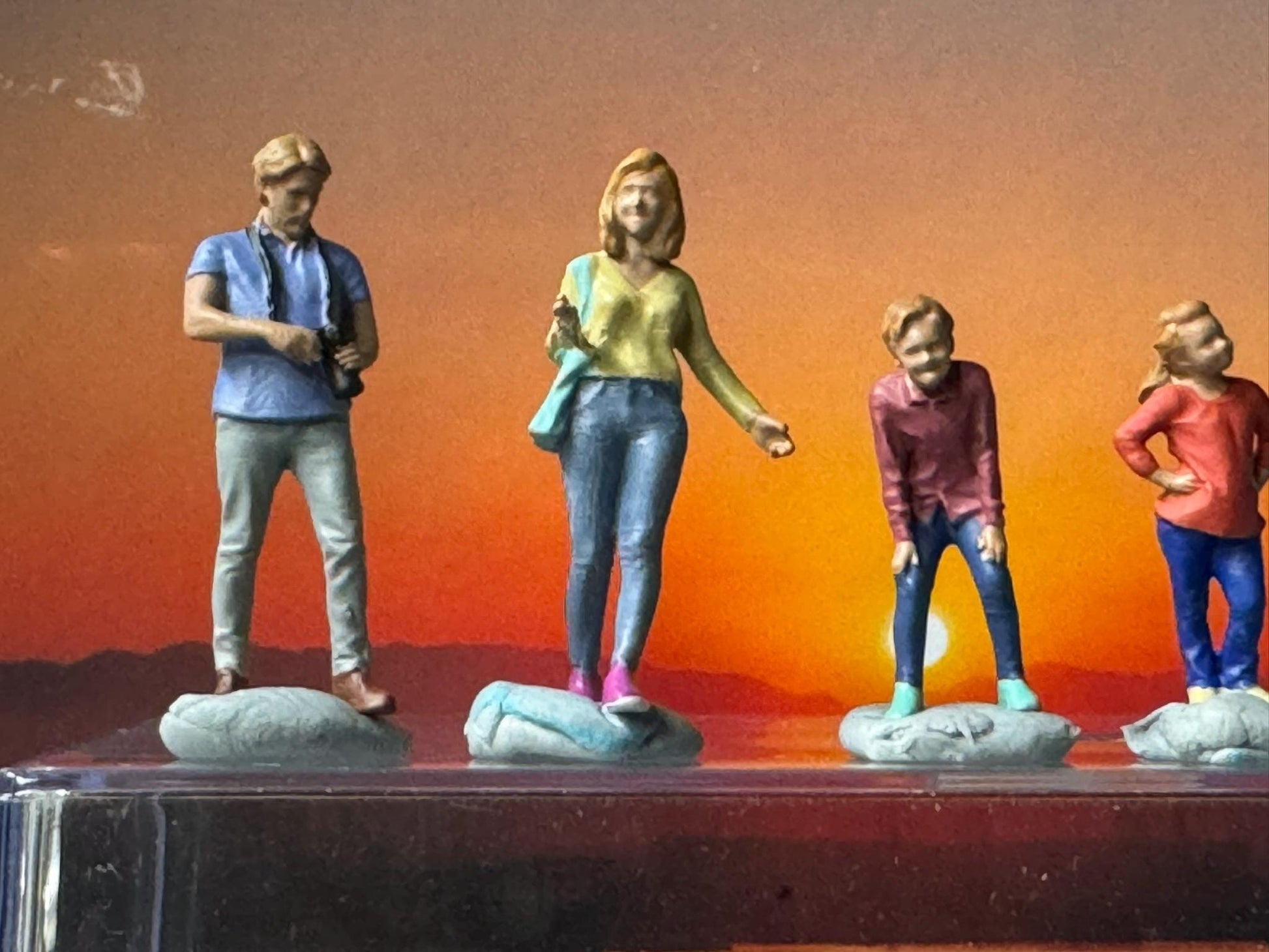 1:64 Miniature Human Figures - Painted SET - great for Dioramas / Hot Wheels - Family Time - Miniatures 1.10" American Diorama