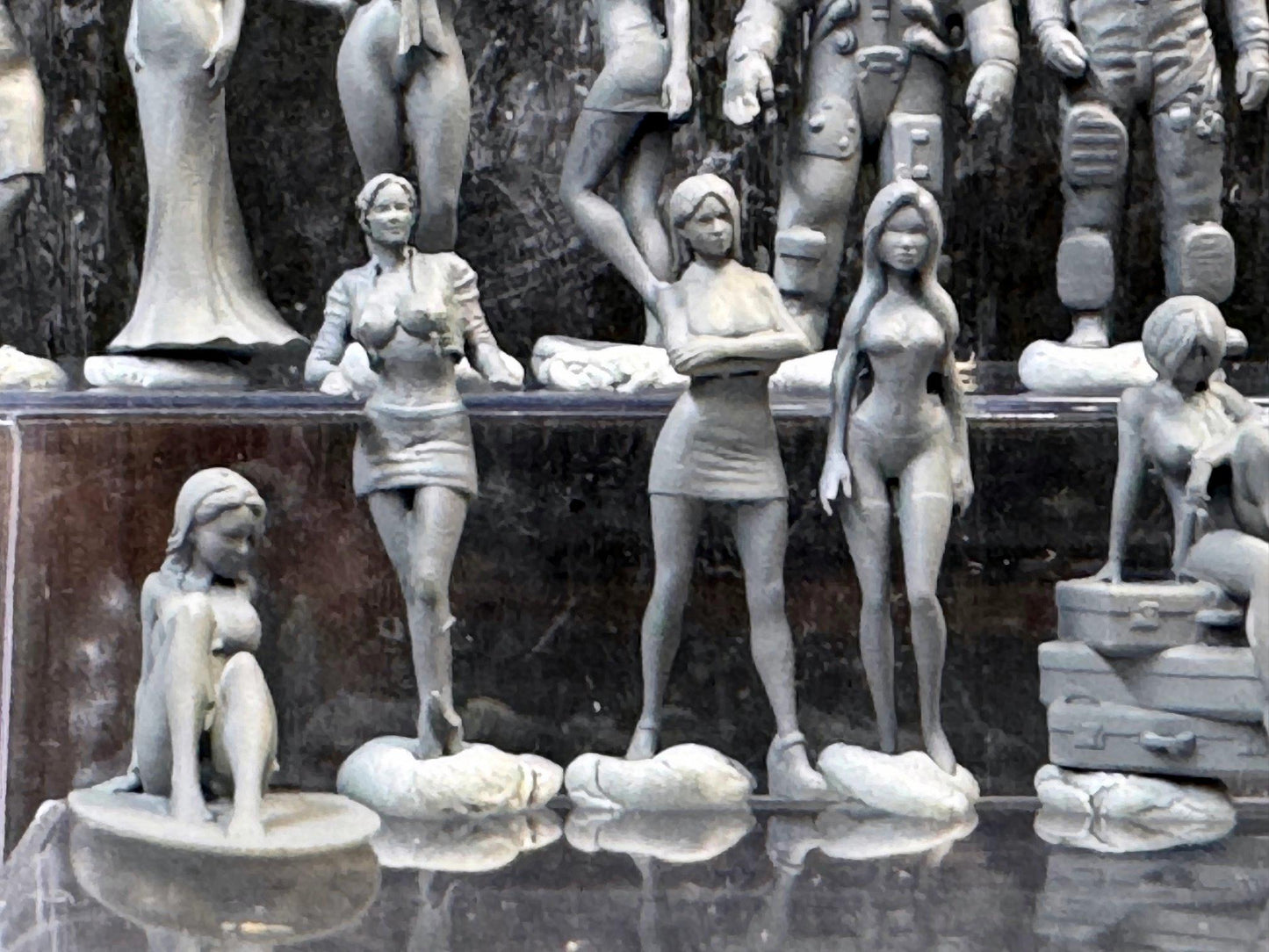 1:64 Miniature Human Figures - Resin / unpainted - great for Dioramas Hot Wheels - Made in the USA LOT 343 - Miniature 1.10