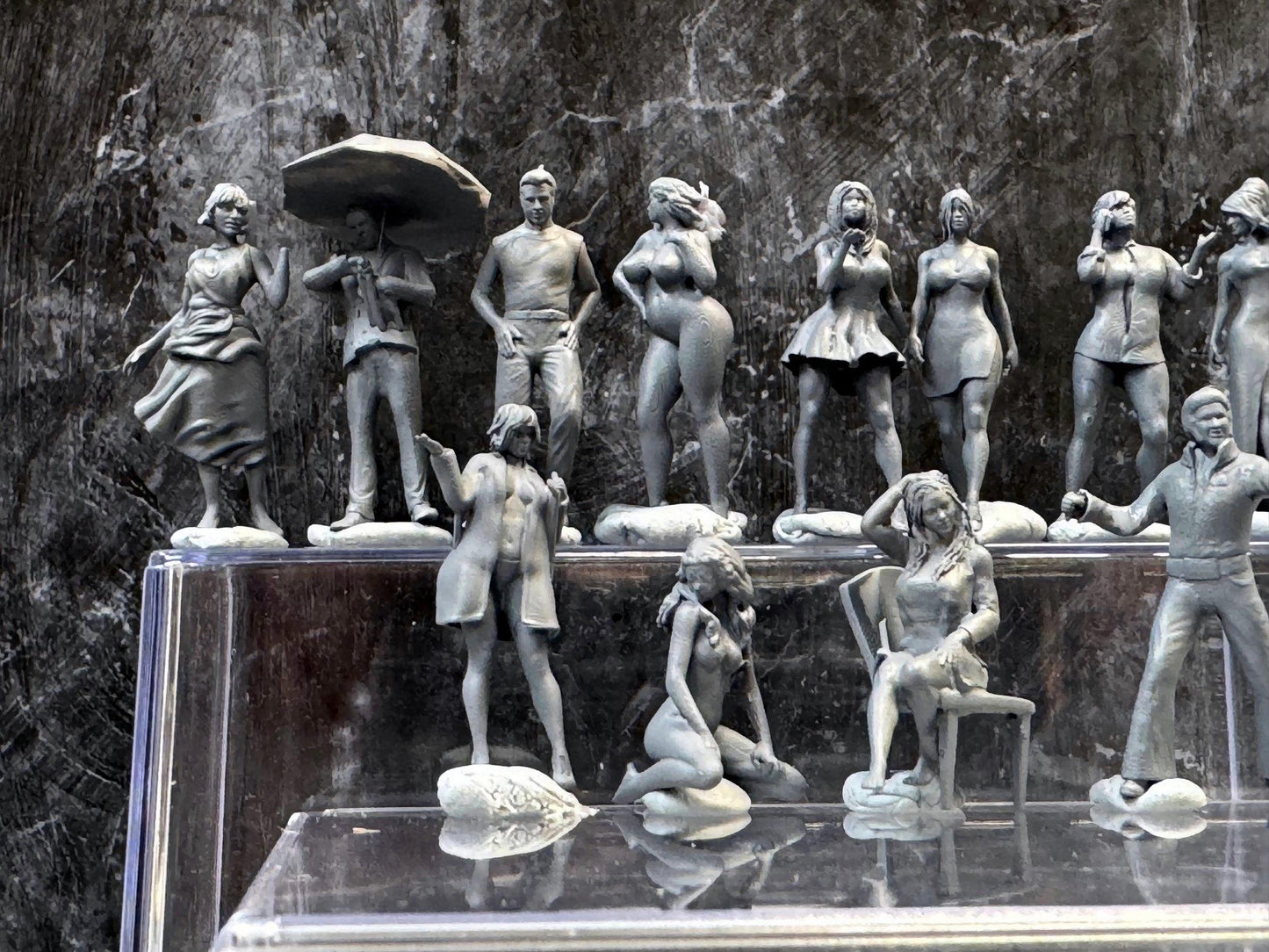 1:64 Miniature Human Figures - Resin / unpainted - great for Dioramas Hot Wheels - Made in the USA LOT 345 - Miniature 1.10