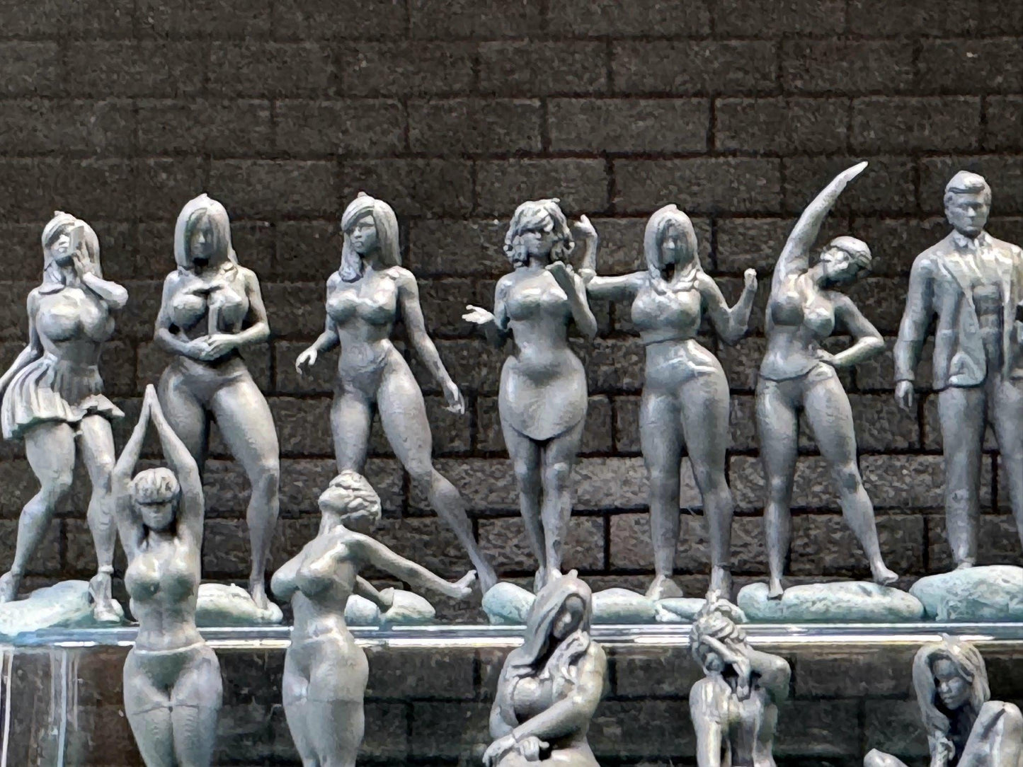 1:64 Miniature Human Figures - Resin / unpainted - great for Dioramas Hot Wheels - Made in the USA LOT 388 - Miniature 1.10