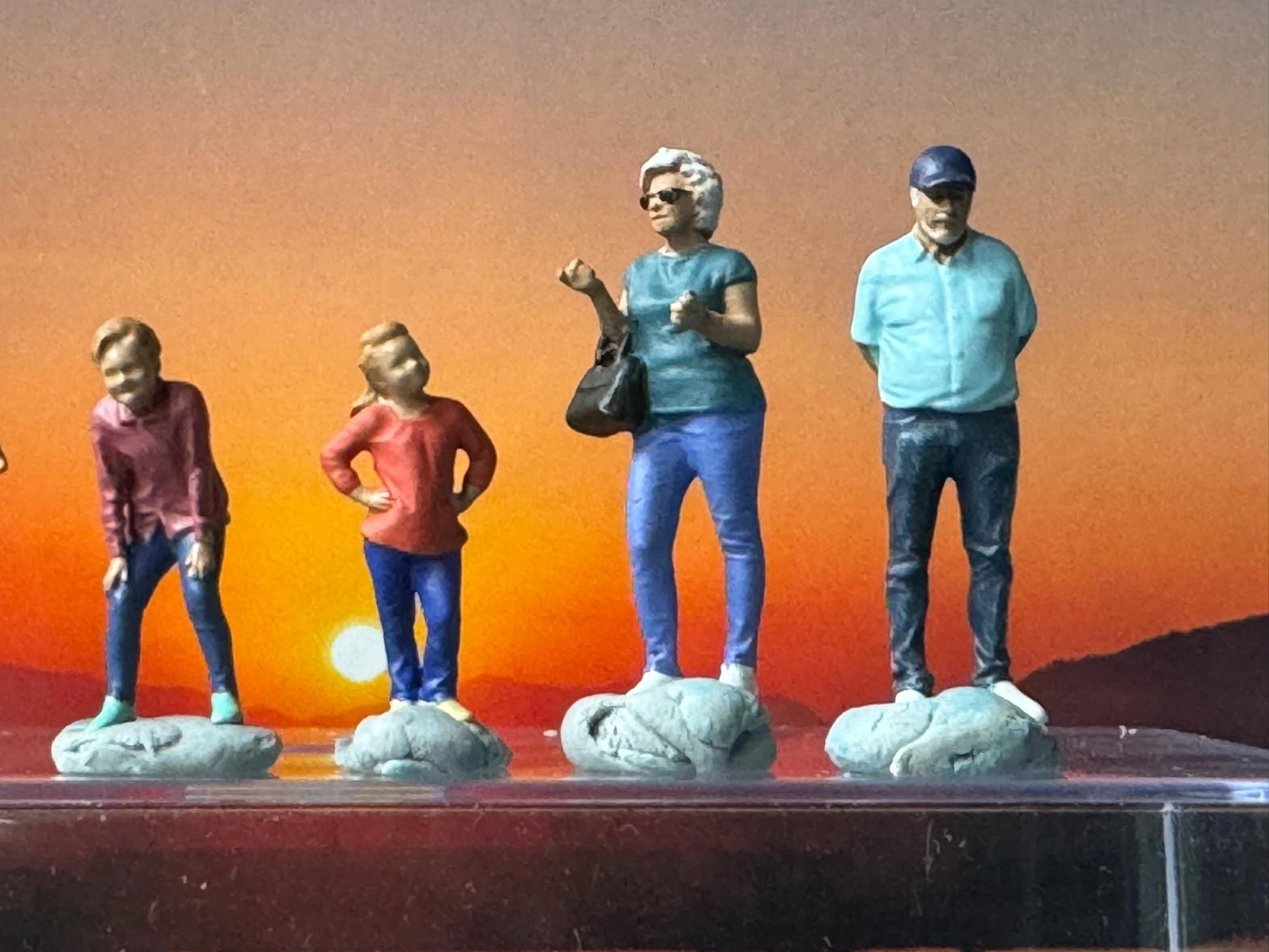 1:64 Miniature Human Figures - Painted SET - great for Dioramas / Hot Wheels - Family Time - Miniatures 1.10" American Diorama