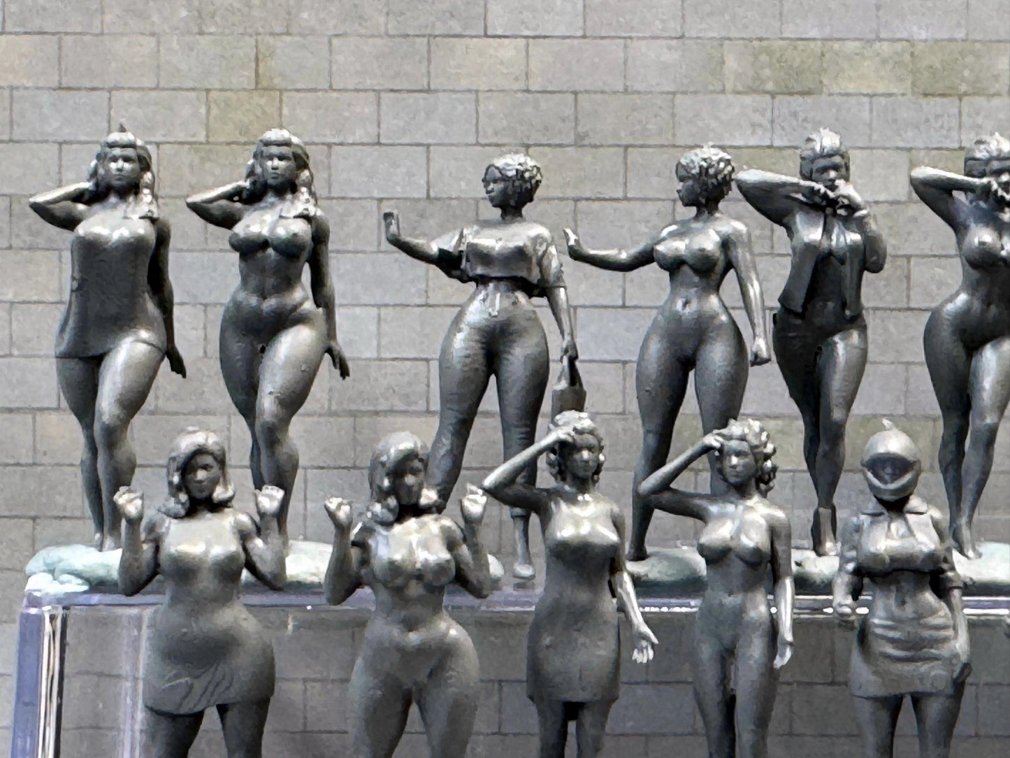 1:64 Miniature Human Figures - Resin / unpainted - great for Dioramas Hot Wheels - Made in the USA LOT 378 - Miniature 1.10