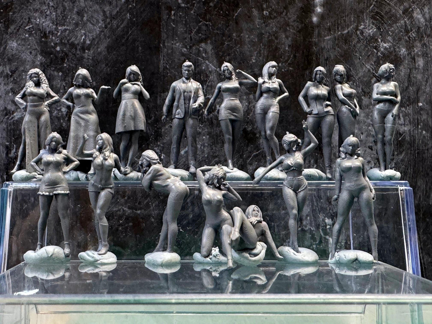 1:64 Miniature Human Figures - Resin / unpainted - great for Dioramas Hot Wheels - Made in the USA LOT 392 - Miniature 1.10