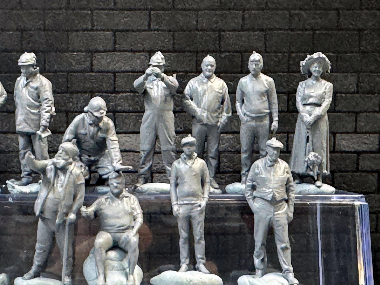 1:64 Miniature Human Figures - Resin / unpainted - great for Dioramas Hot Wheels - Made in the USA LOT 593 - Miniature 1.10