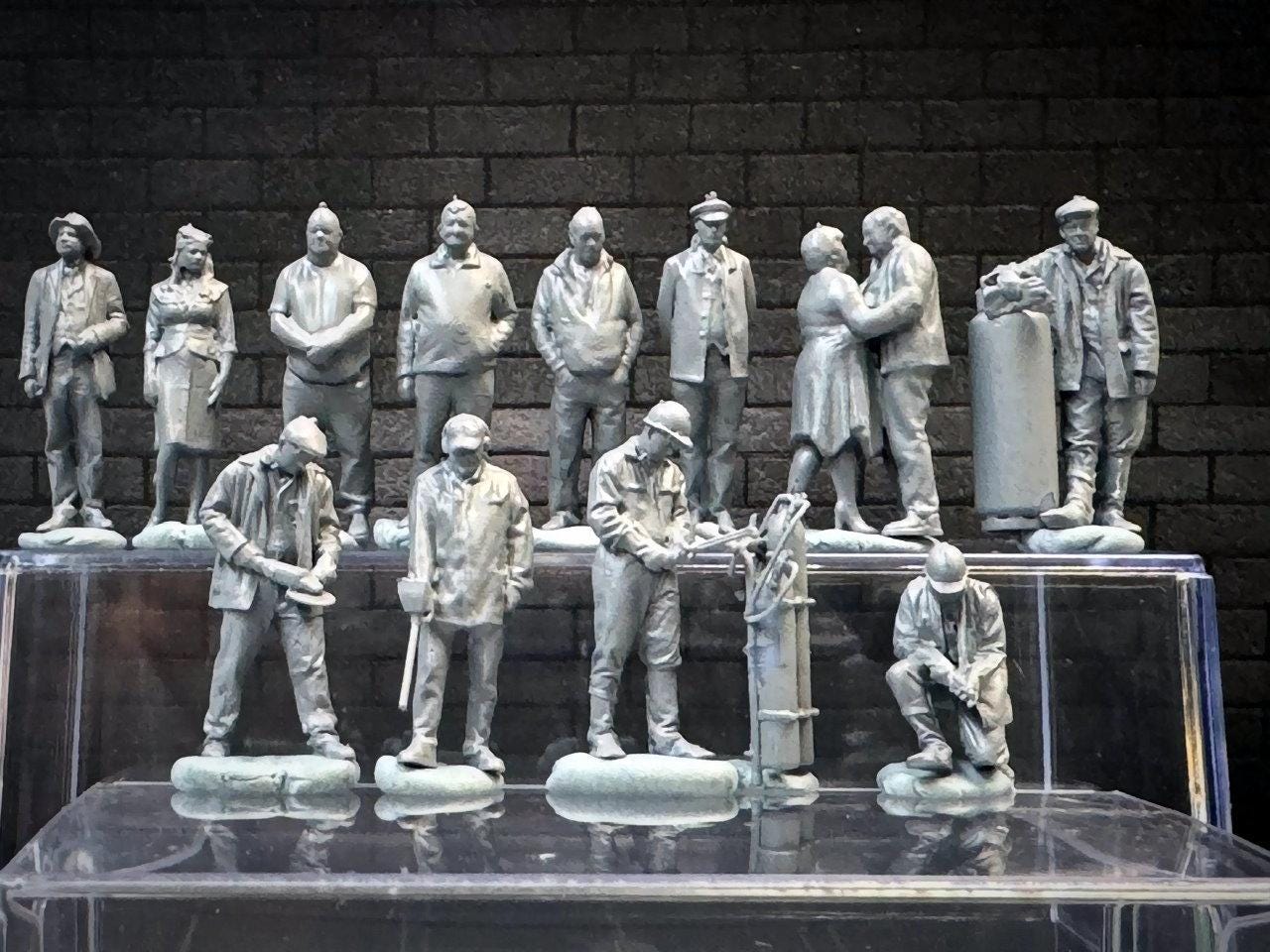 1:64 Miniature Human Figures - Resin / unpainted - great for Dioramas Hot Wheels - Made in the USA LOT 594 - Miniature 1.10