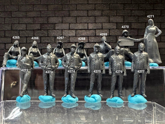 1:64 Miniature Human Figures - Resin / unpainted - great for Dioramas Hot Wheels - Made in the USA LOT 621 - Miniature 1.10